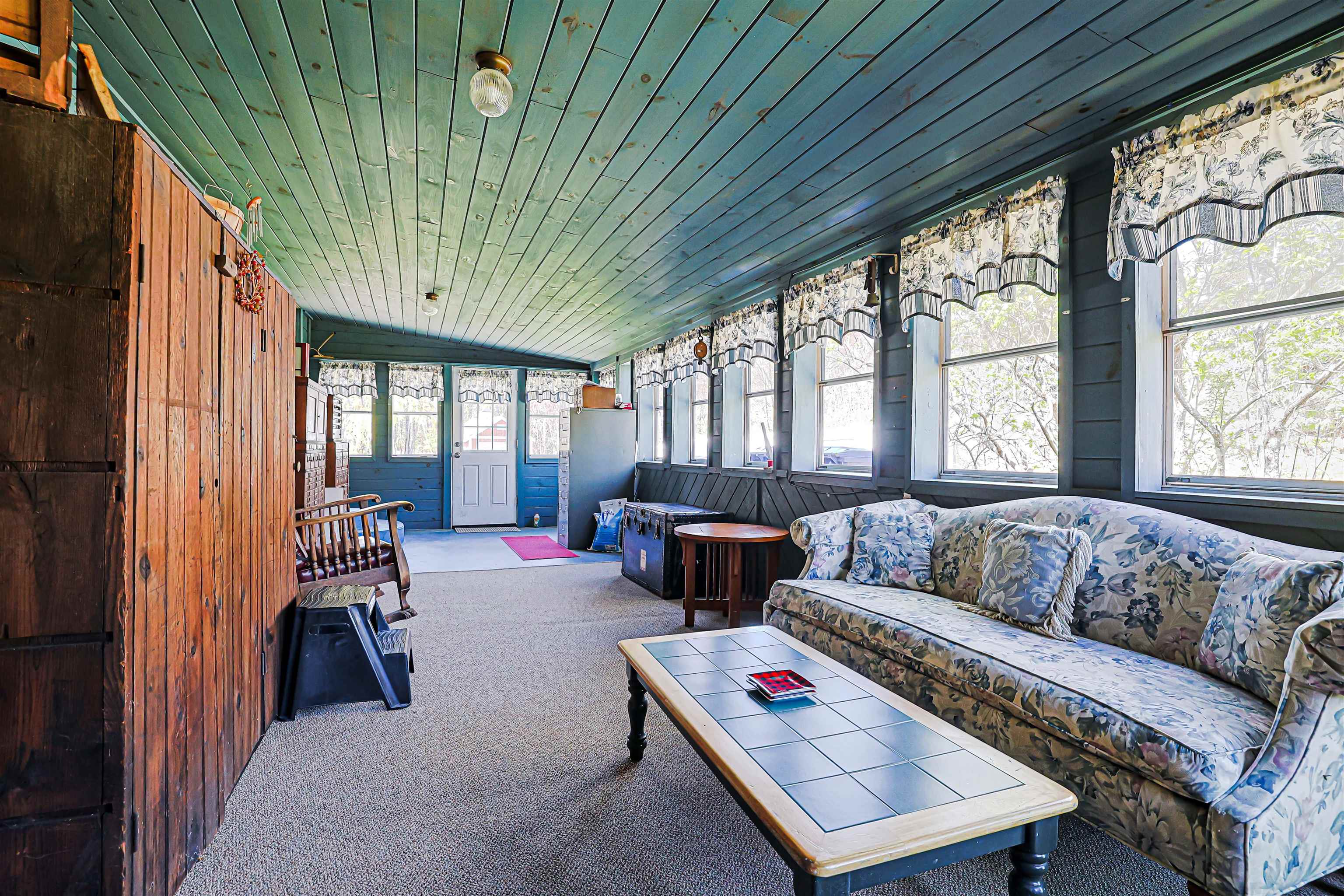 84 Hovey Rd, Londonderry, NH 03053