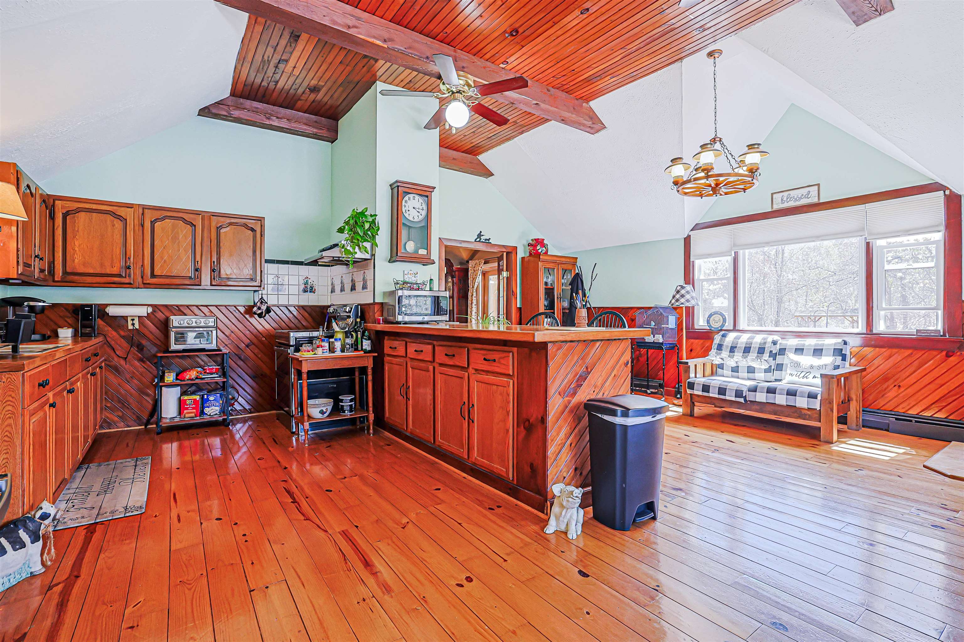 84 Hovey Rd, Londonderry, NH 03053