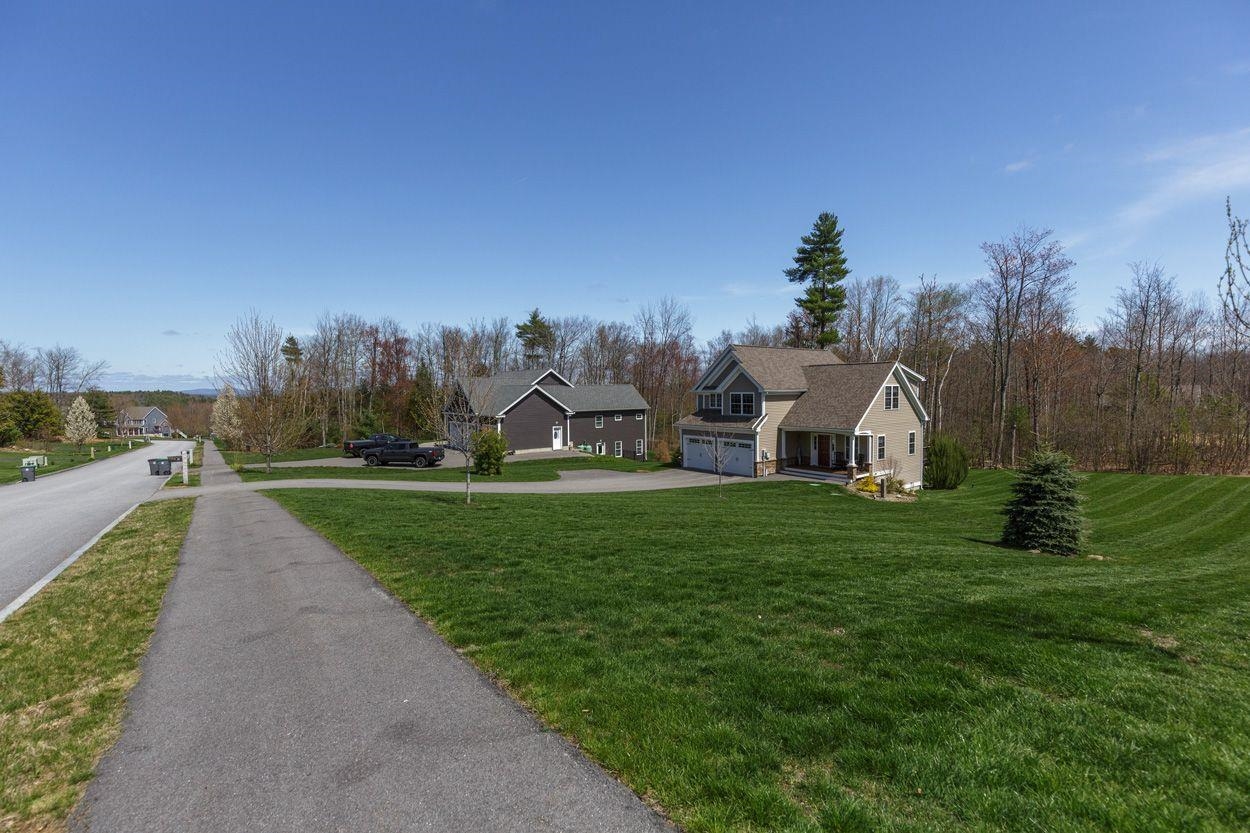 29 Churchill Dr, Hooksett, NH 03106