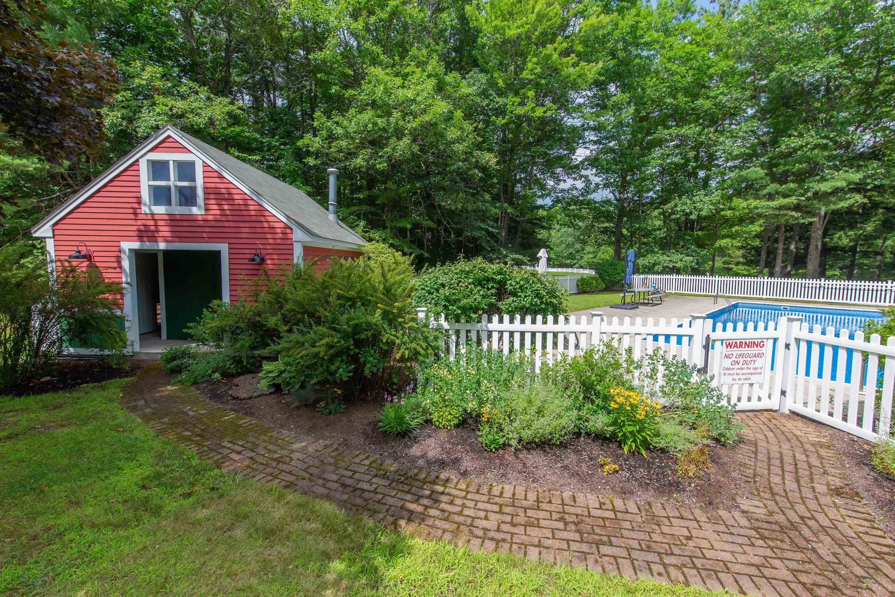 208 Benjamin Wentworth Dr, Tamworth, NH 03817