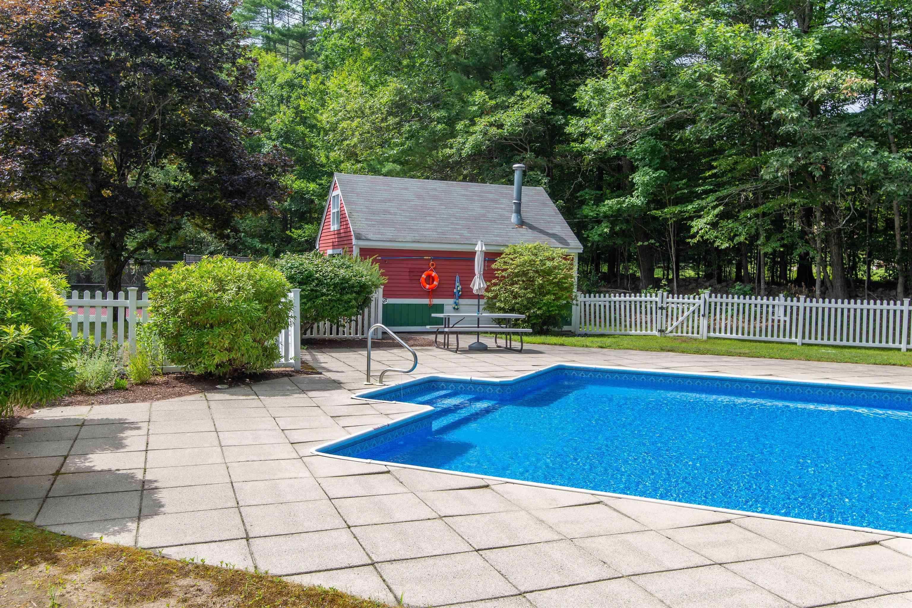 208 Benjamin Wentworth Dr, Tamworth, NH 03817