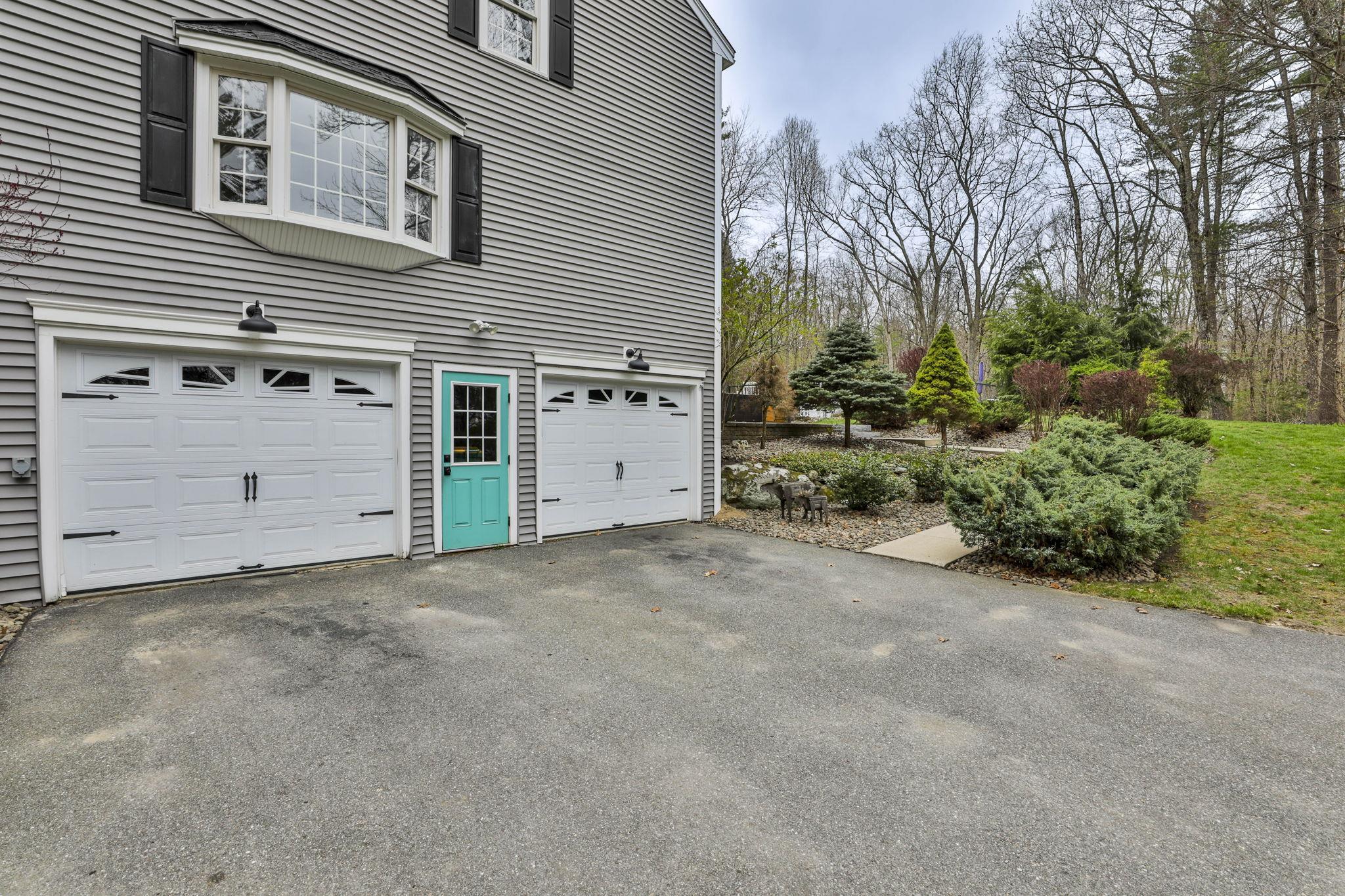 7 Drake Ln, Derry, NH 03038