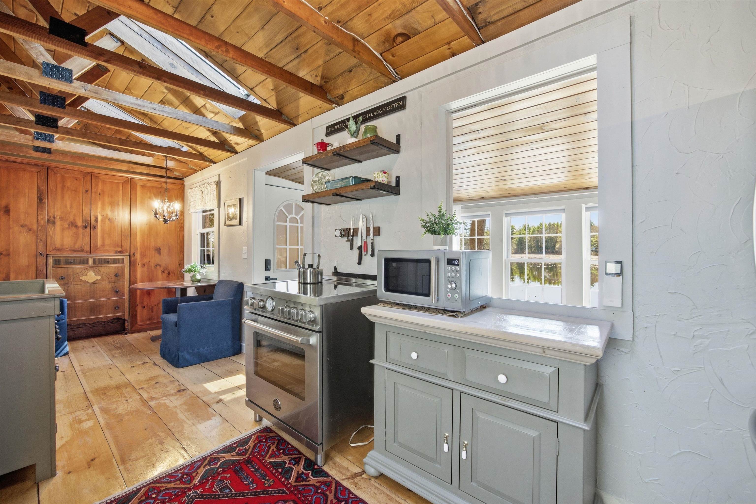 18 Holt Dr, Deerfield, NH 03037