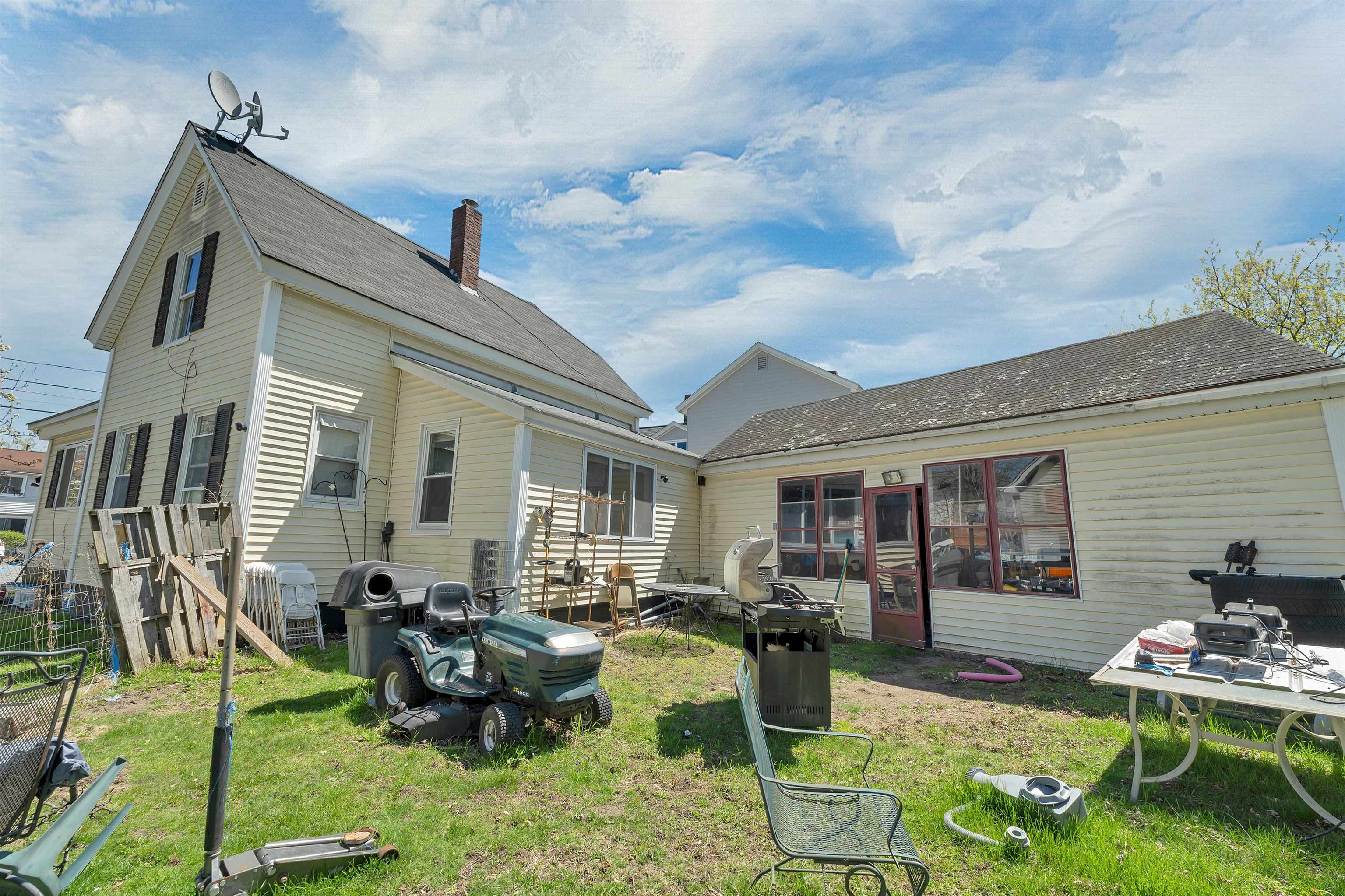 1B Balcom St, Nashua, NH 03060