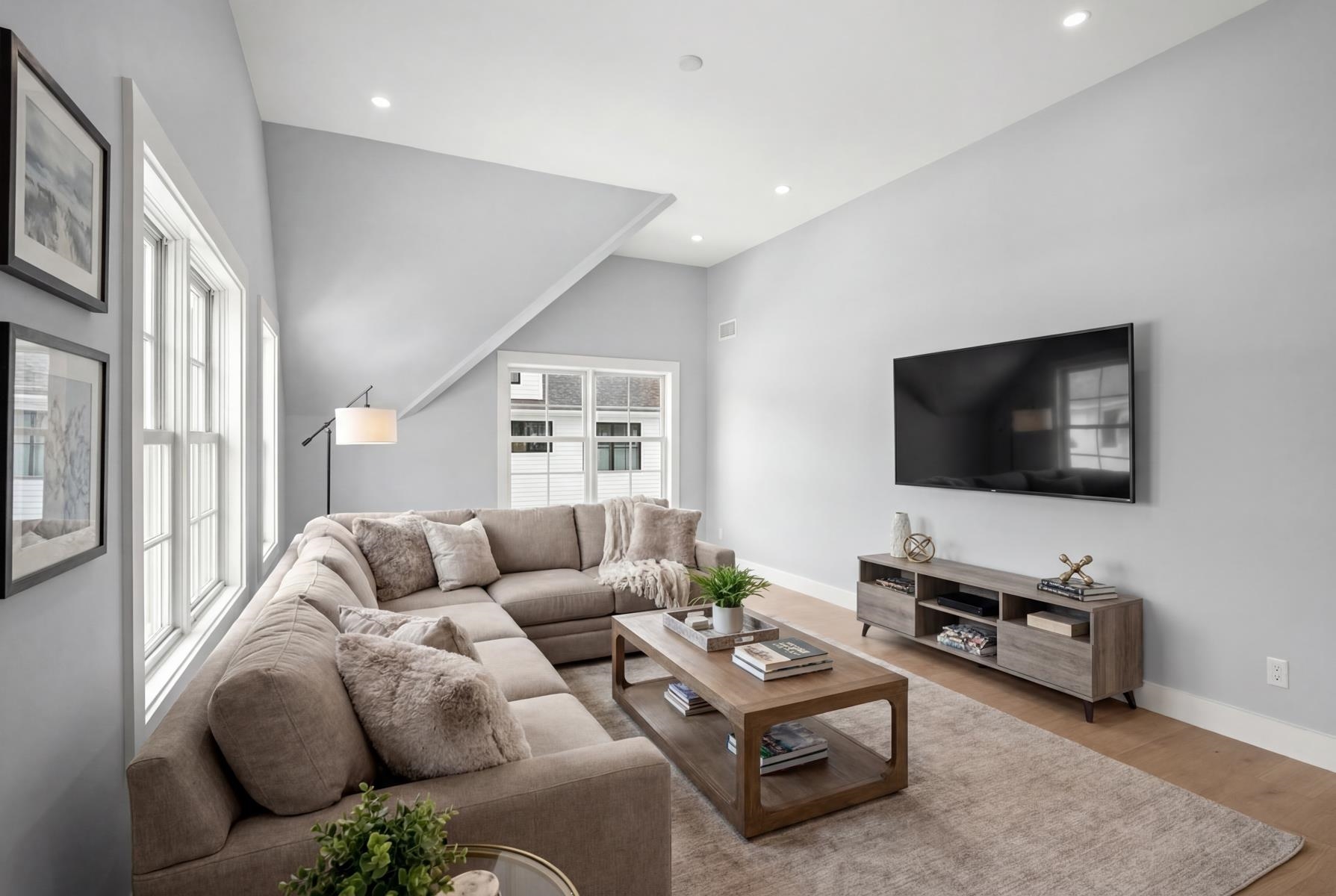 21 Wadleigh St, Exeter, NH 03833