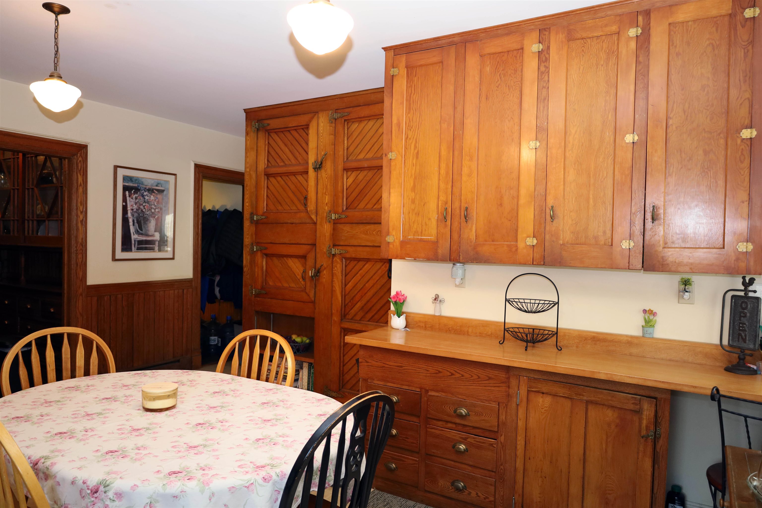 Eat-in kitchen