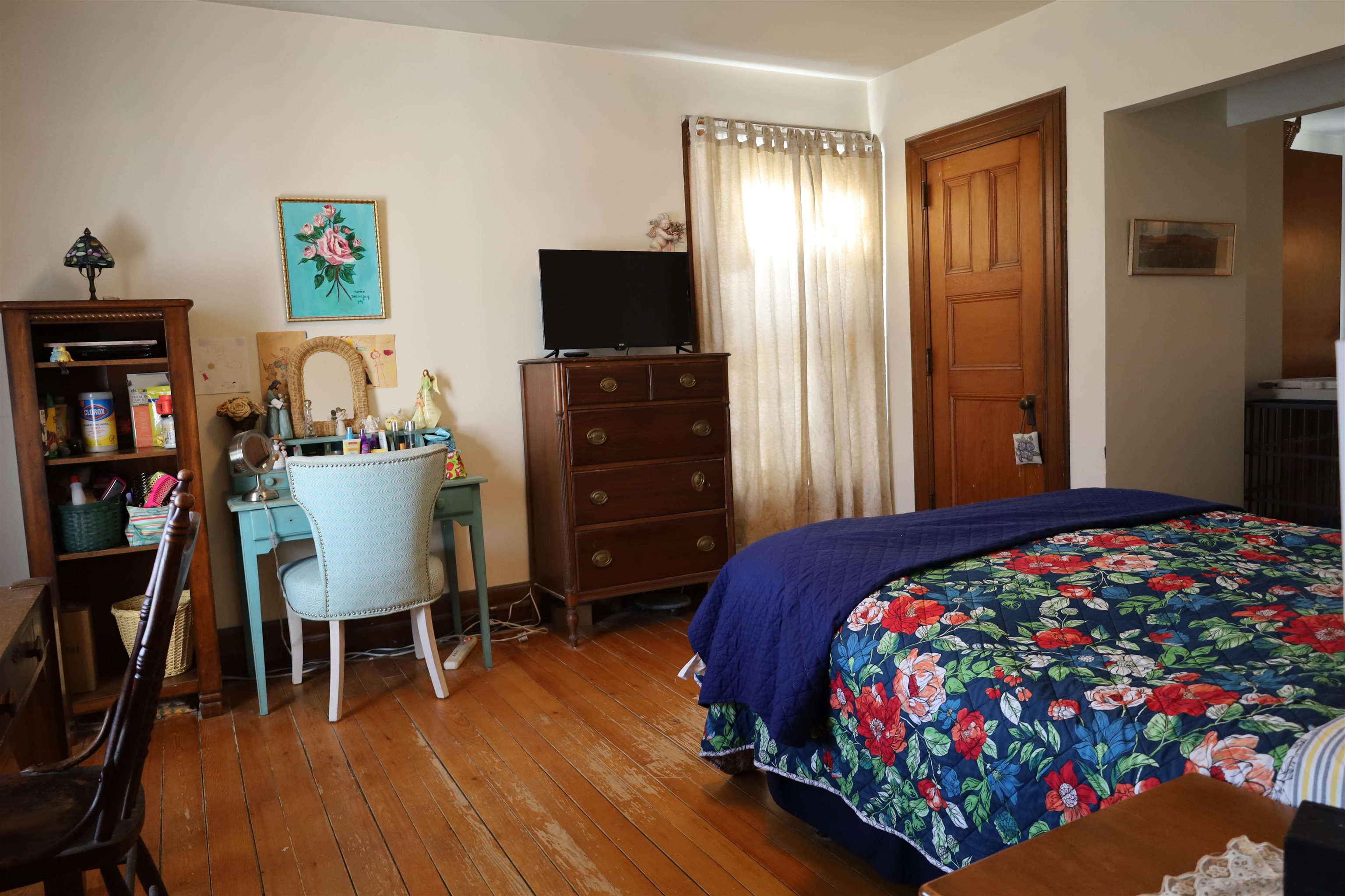 2nd floor bedroom