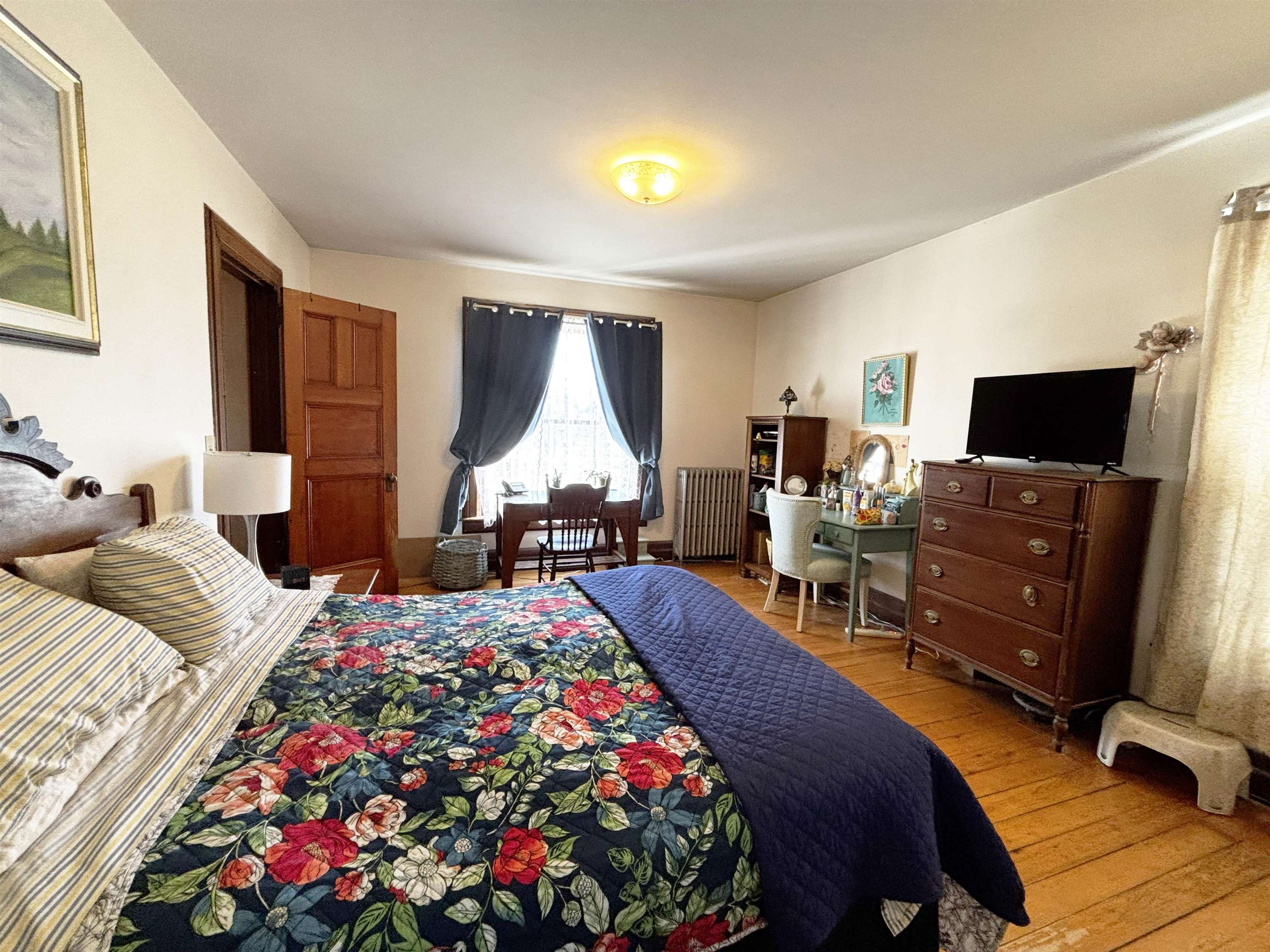 2nd floor bedroom