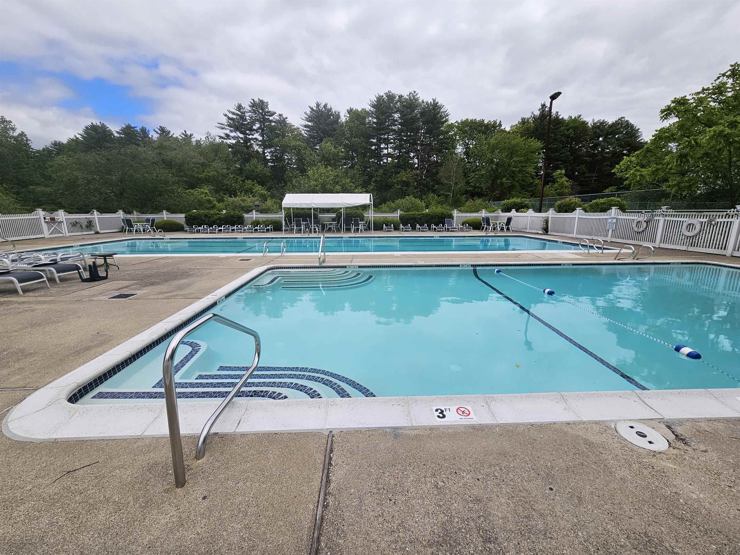 9 Bartemus Trl, Nashua, NH 03063