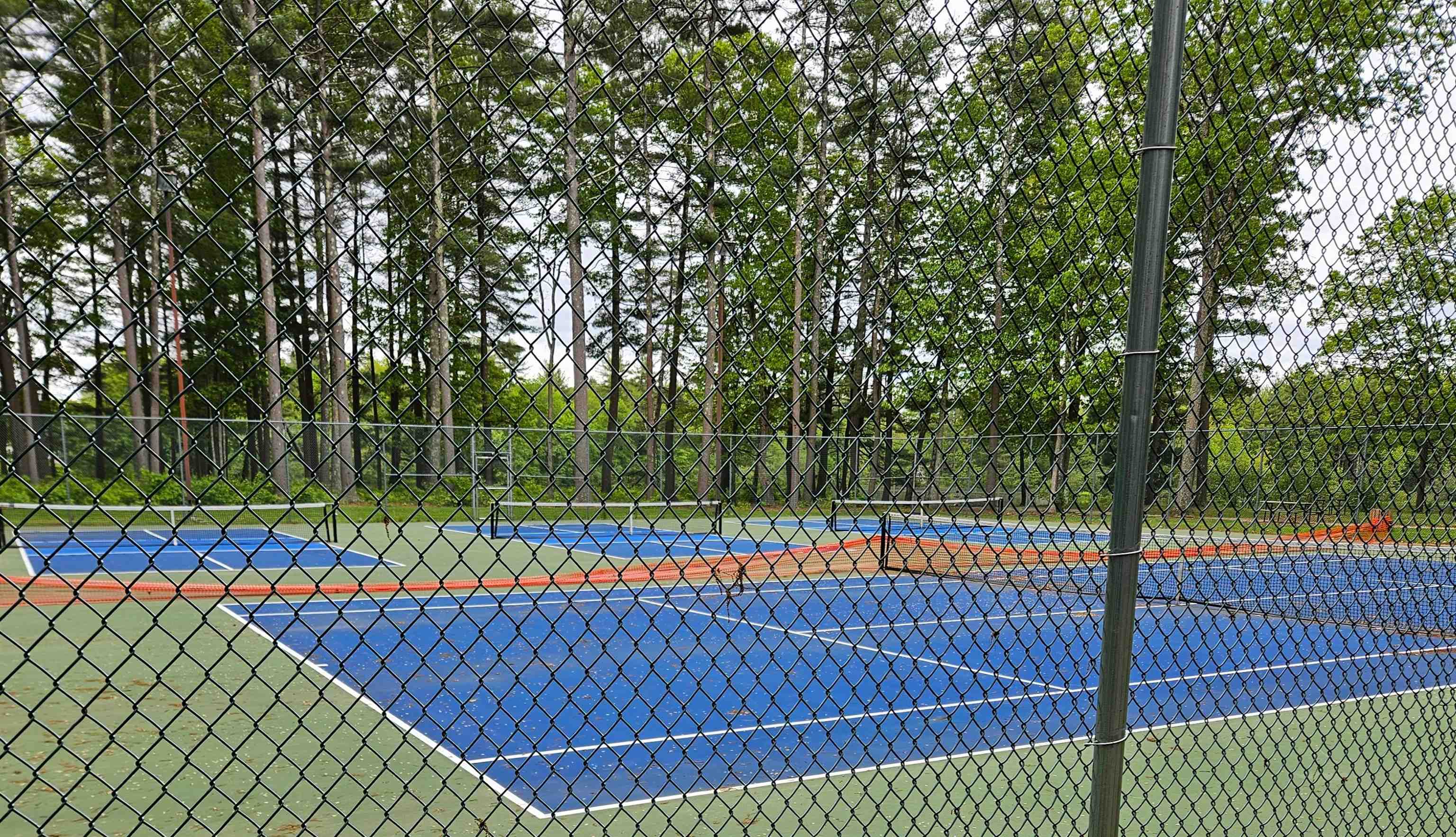 9 Bartemus Trl, Nashua, NH 03063