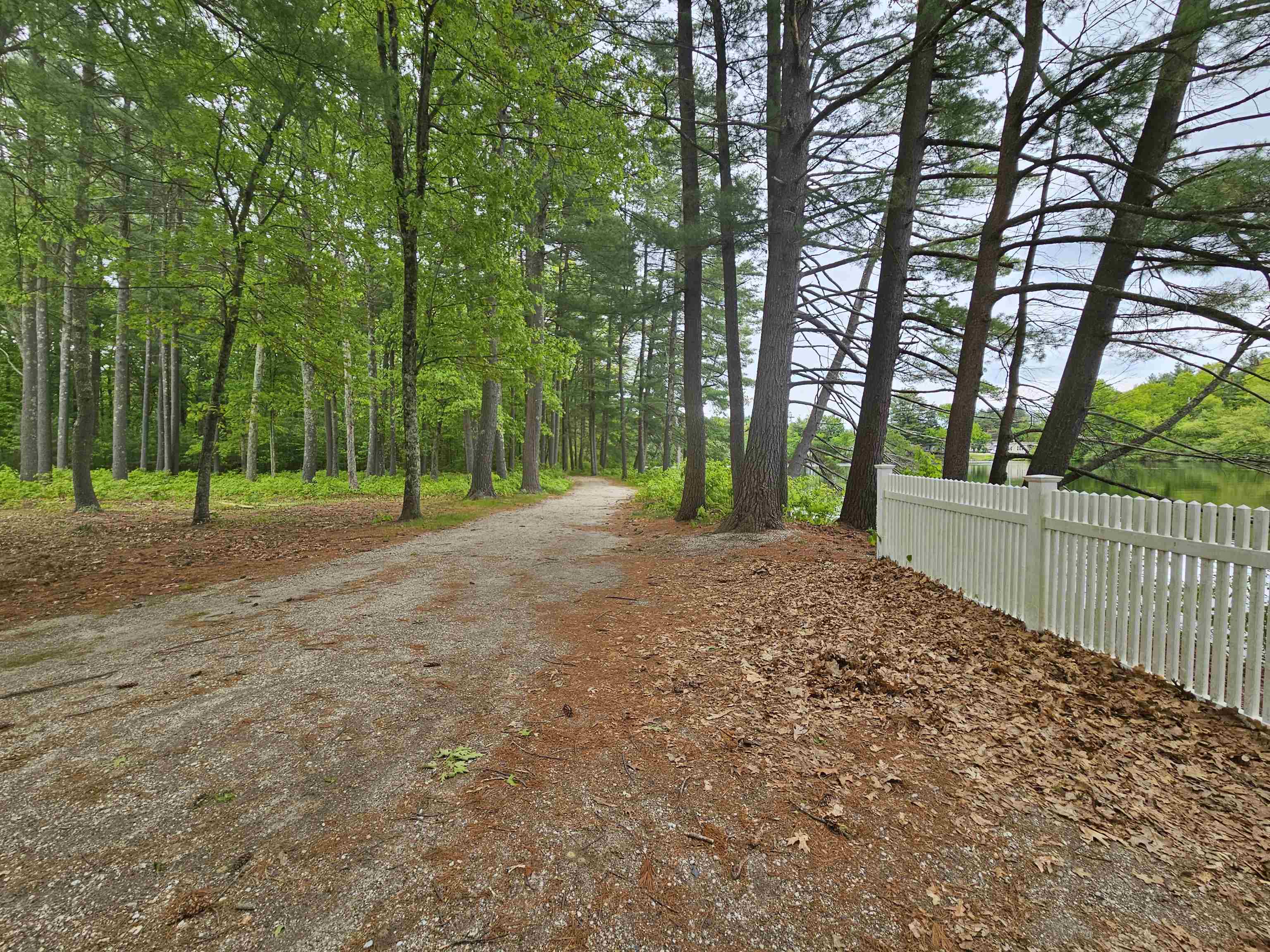 9 Bartemus Trl, Nashua, NH 03063