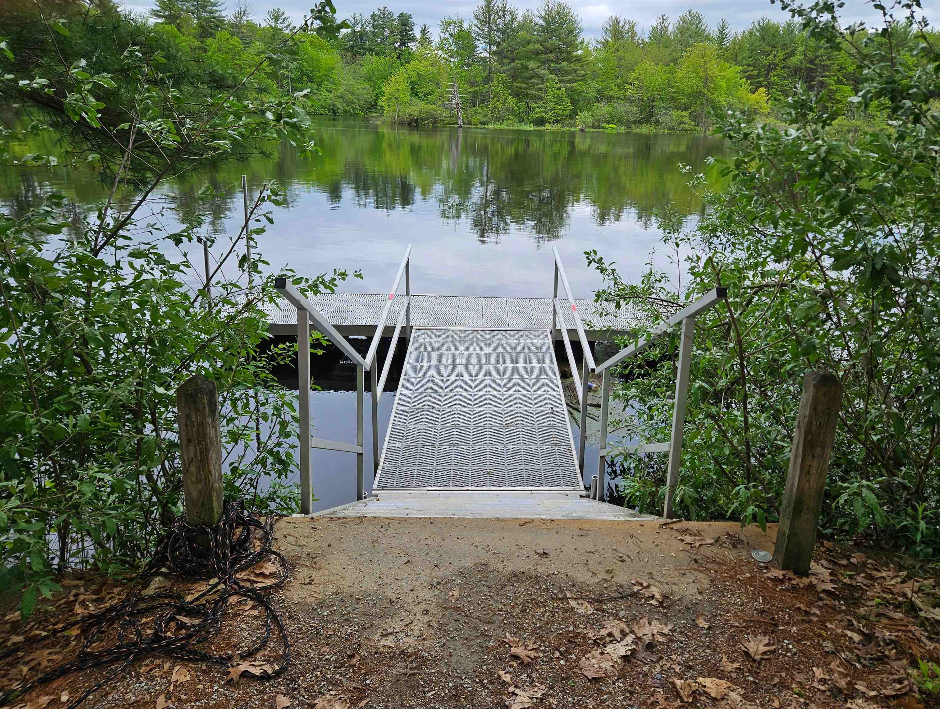 9 Bartemus Trl, Nashua, NH 03063