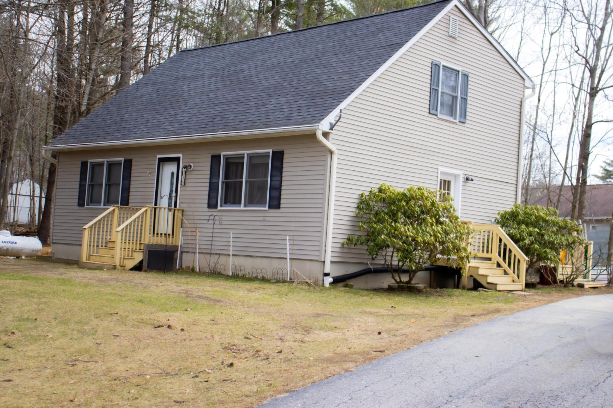 8 Russet Dr, Pittsfield, NH 03263