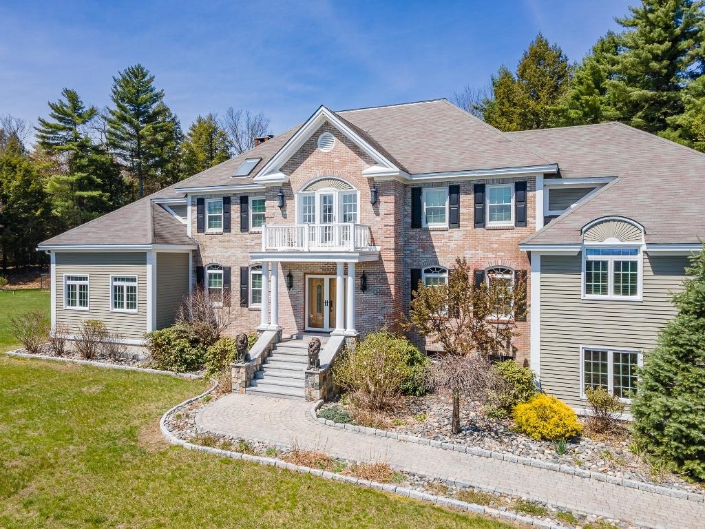 101 Highland Cir, Swanzey, NH 03446