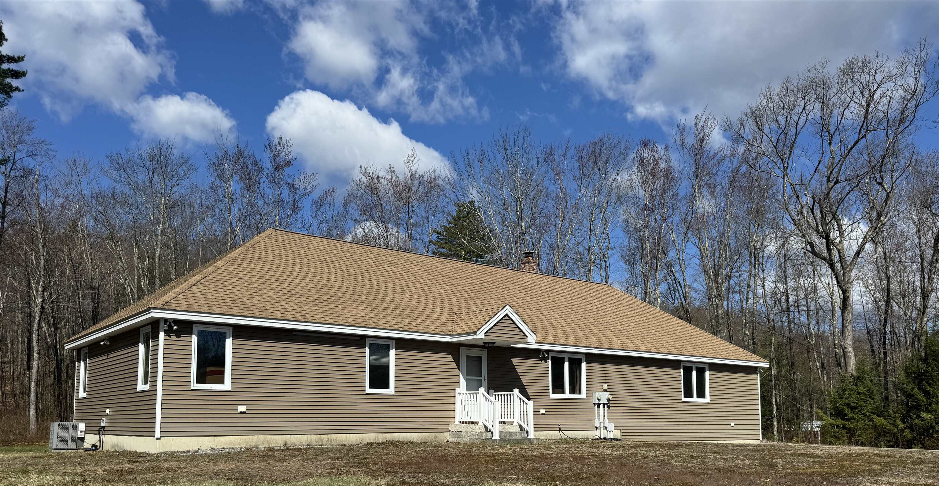 863 River Rd, Weare, NH 03281