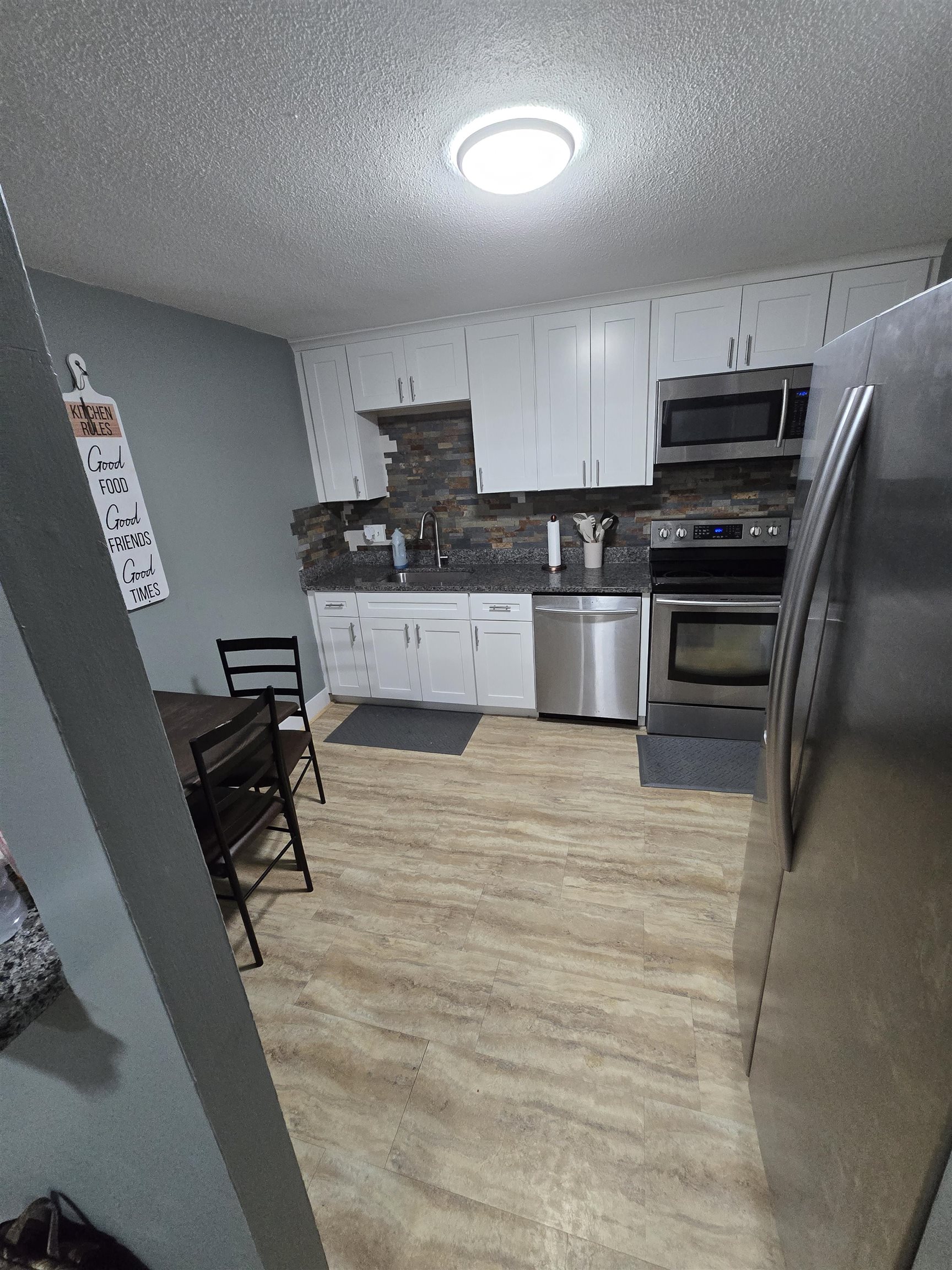 3 Pembroke Dr, Derry, NH 03038