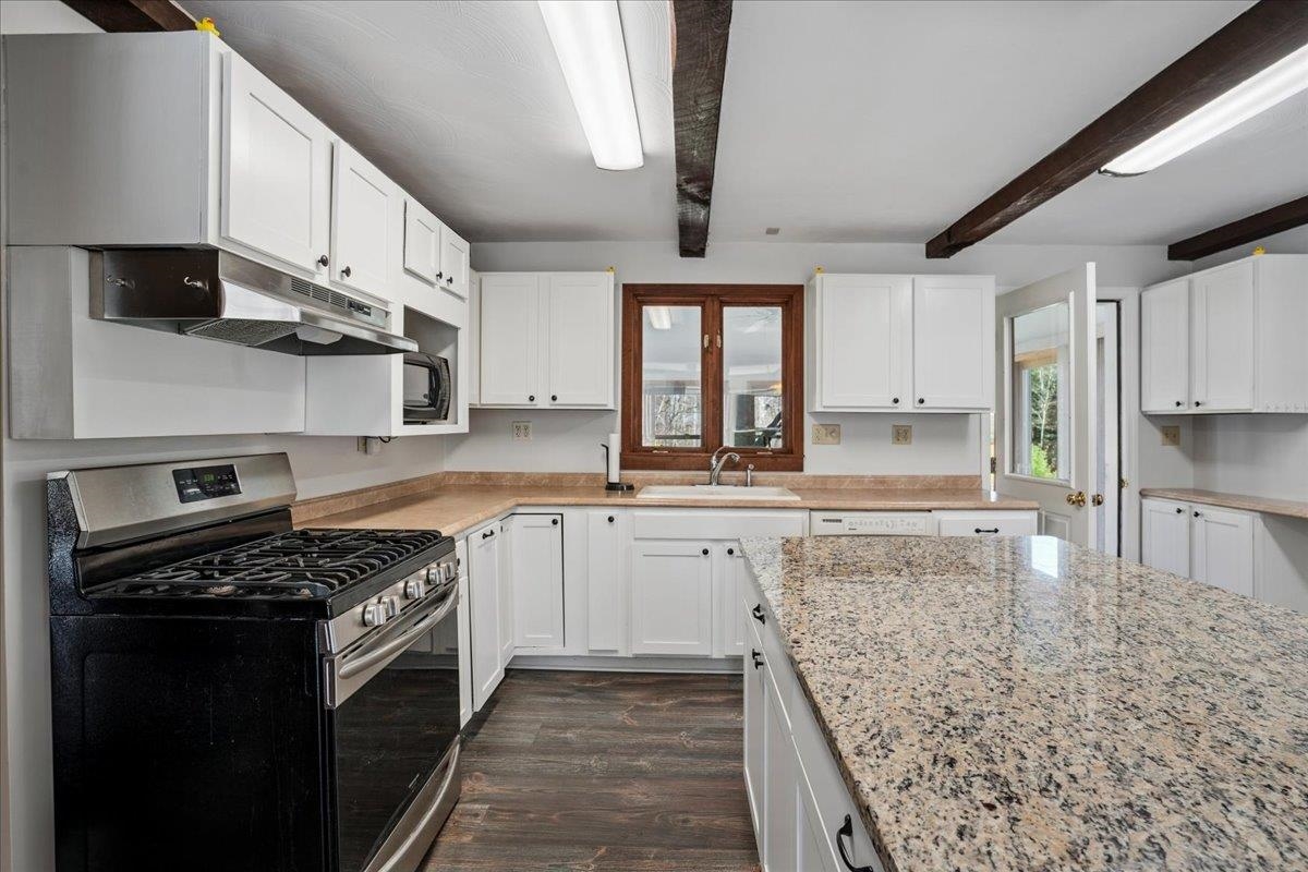 326 Lockes Hill Rd, Epsom, NH 03234