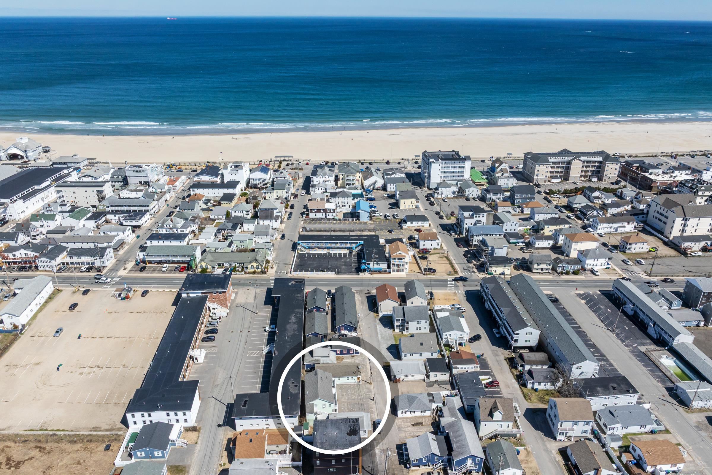 12 Manchester St, Hampton, NH 03842