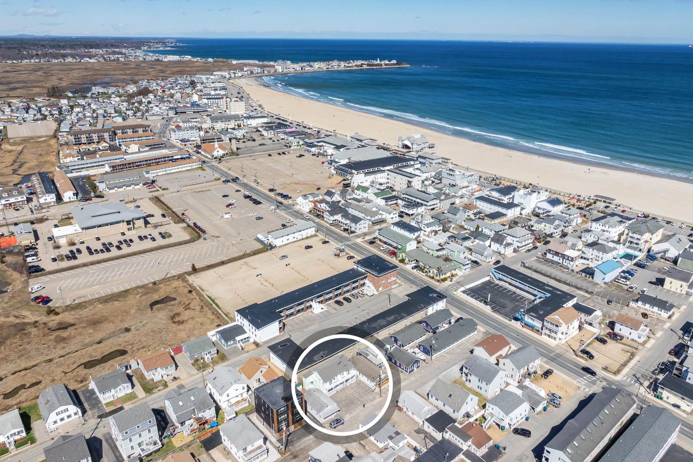 12 Manchester St, Hampton, NH 03842