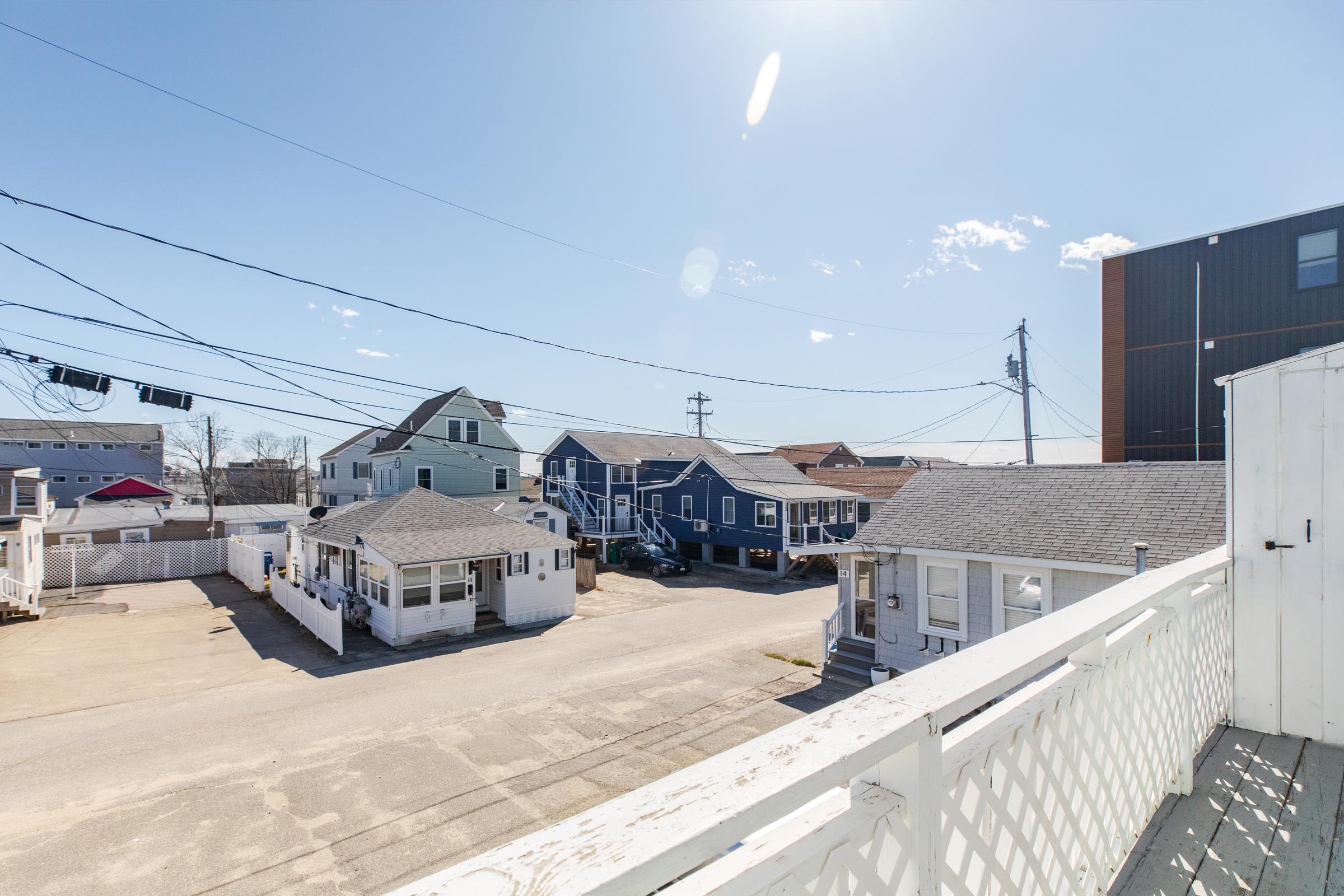12 Manchester St, Hampton, NH 03842