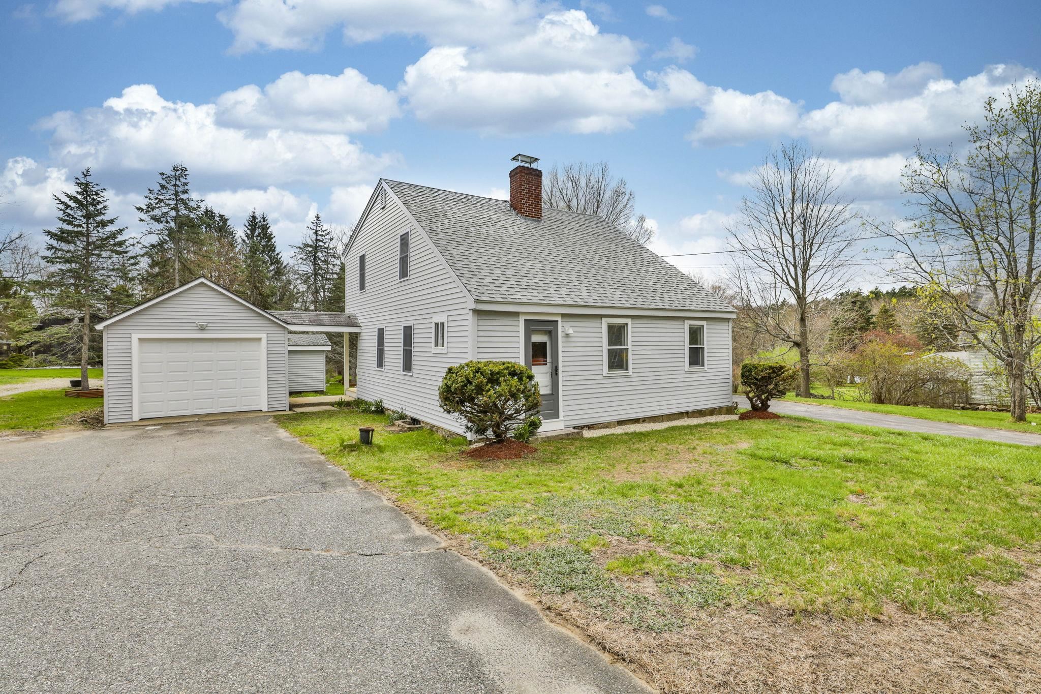 17 Derry Rd, Chester, NH 03036