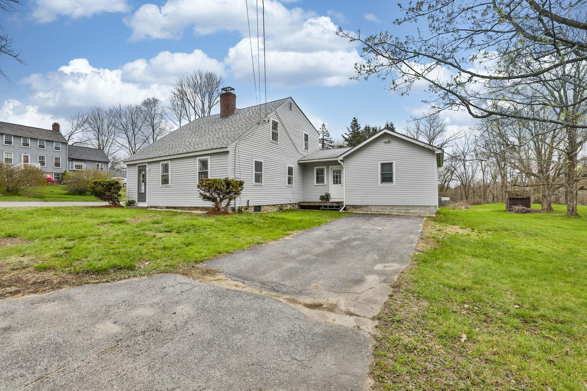 17 Derry Rd, Chester, NH 03036