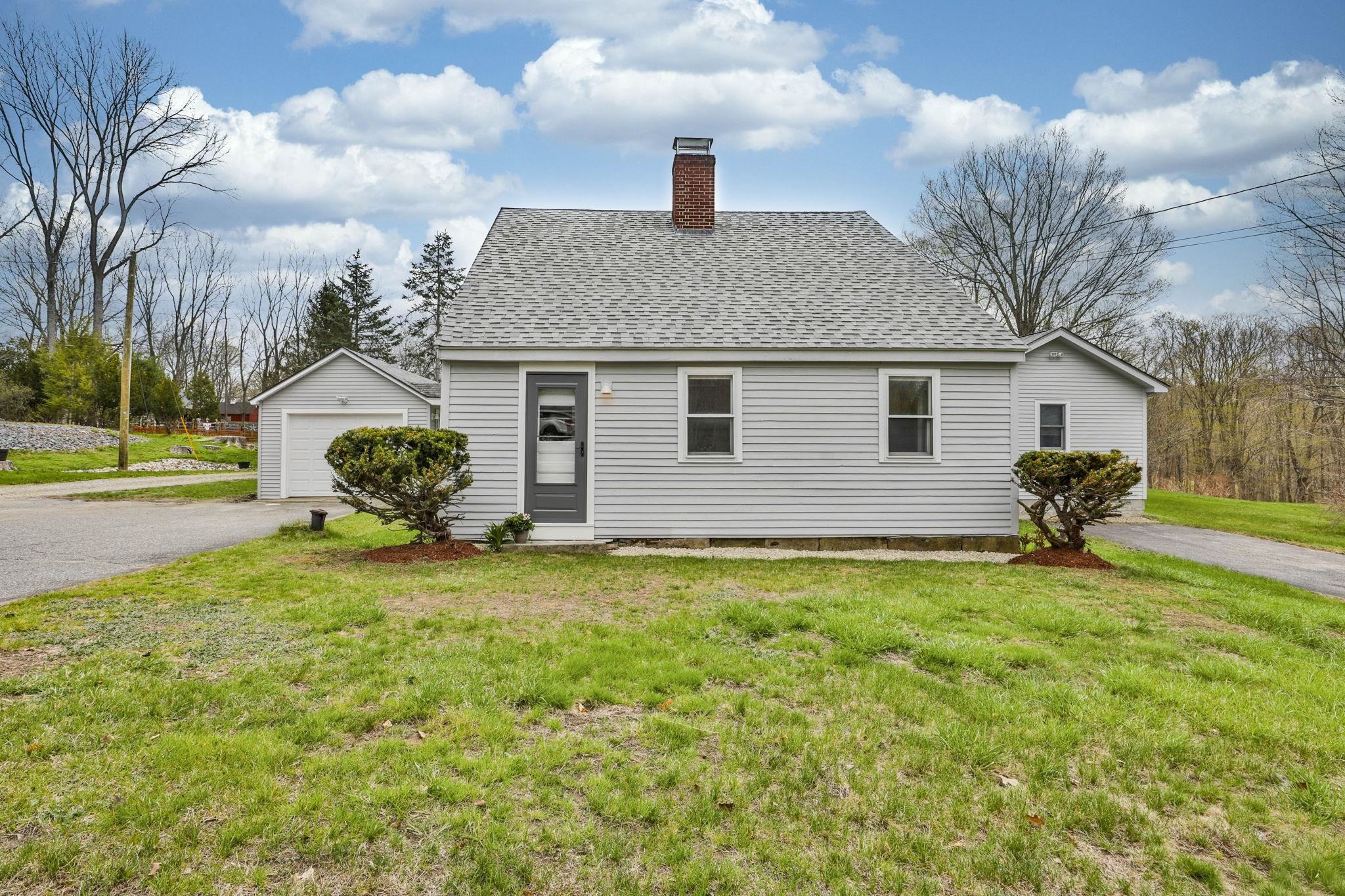 17 Derry Rd, Chester, NH 03036