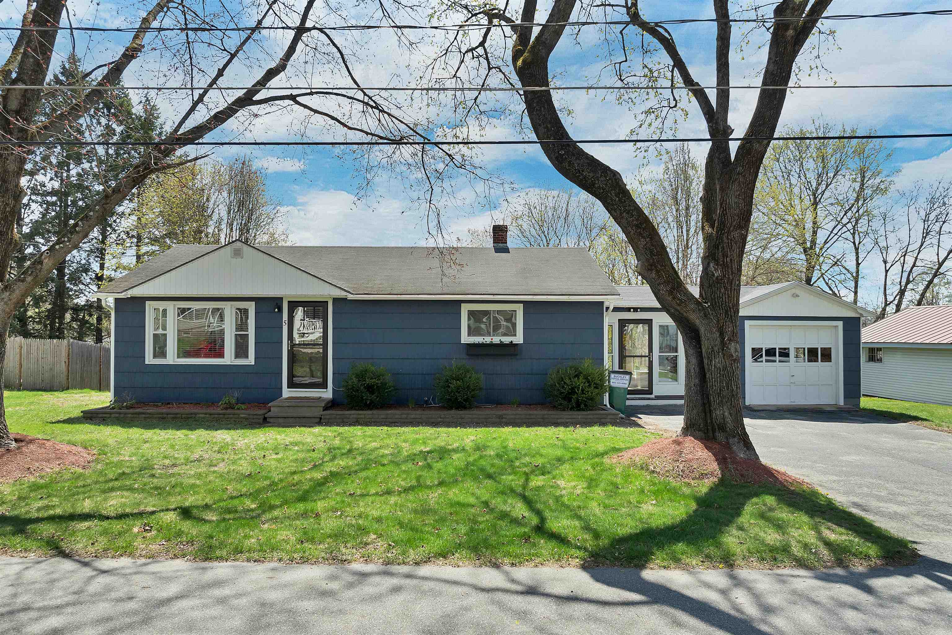 5 Pleasant St, Merrimack, NH 03054