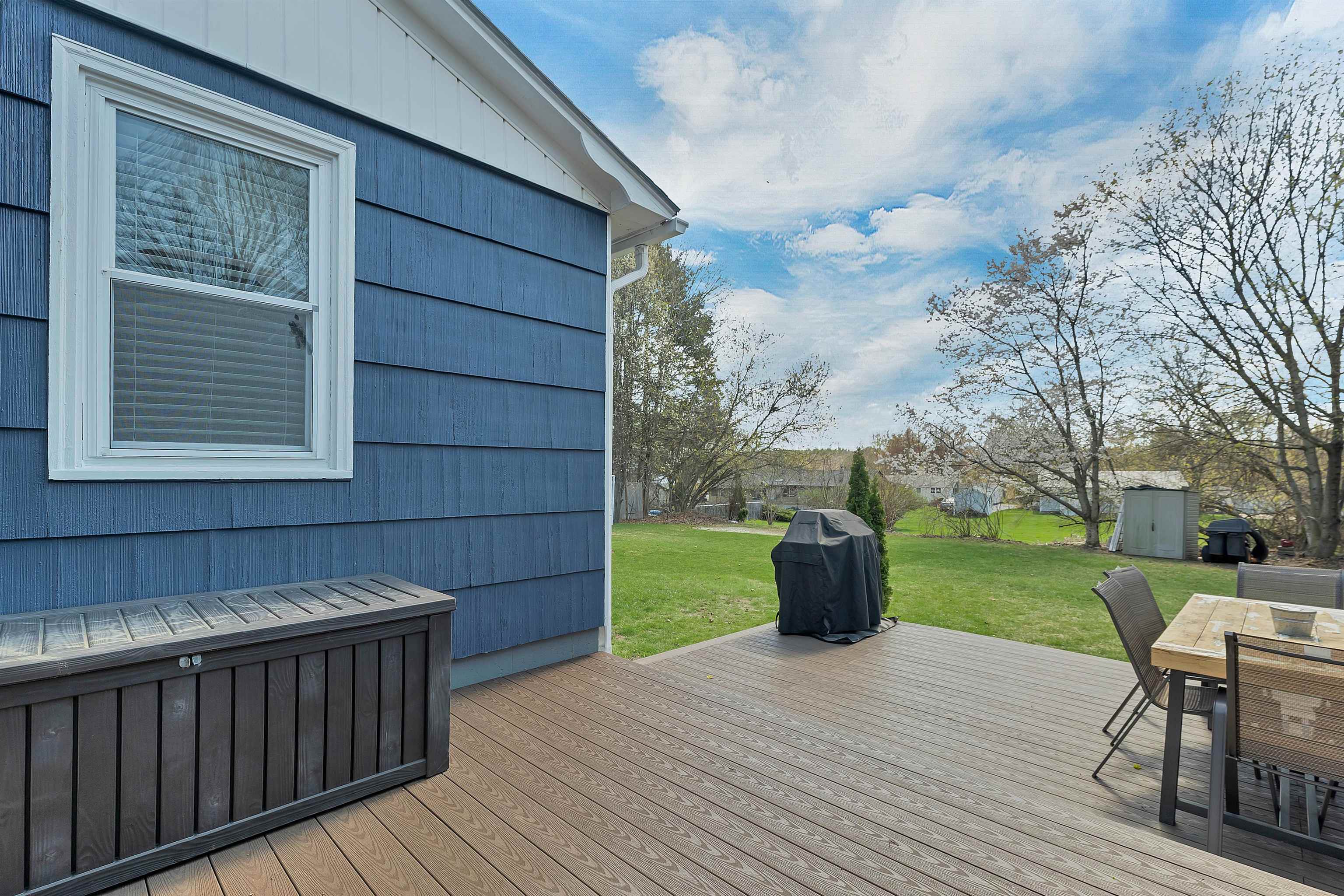 5 Pleasant St, Merrimack, NH 03054