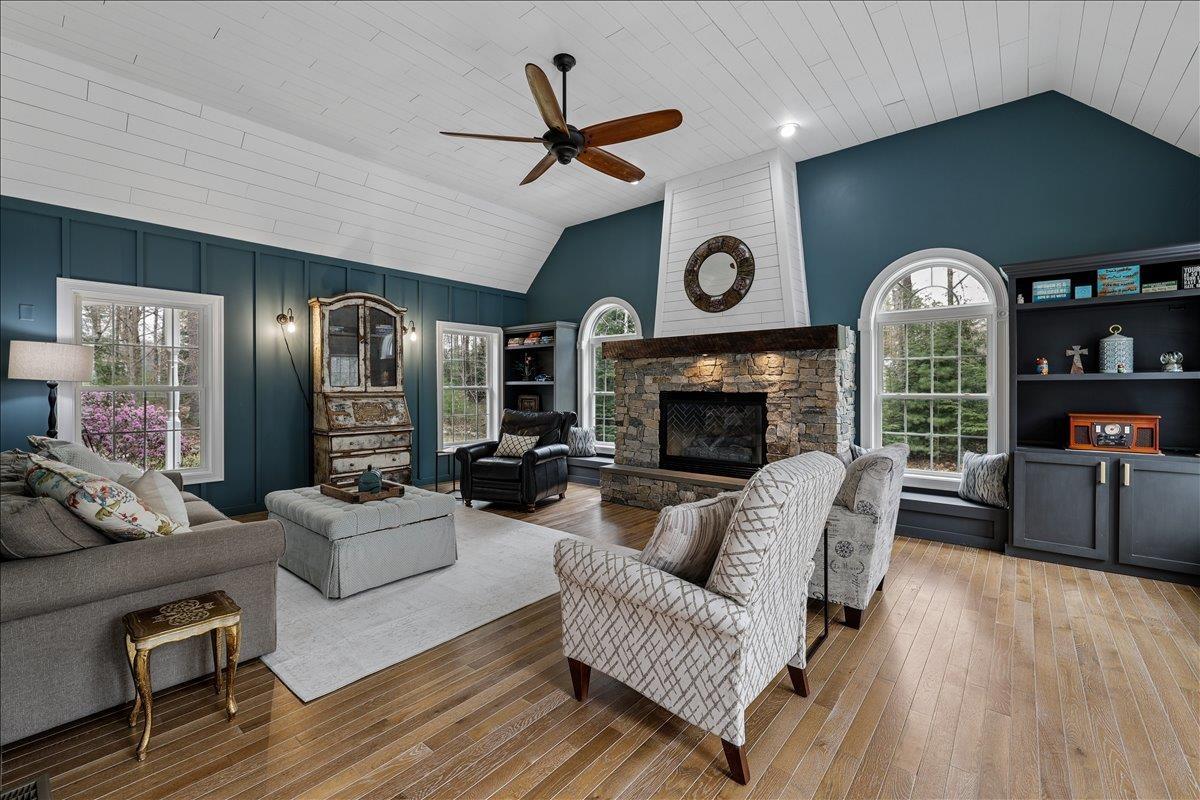 7 Victoria Rg, Amherst, NH 03031