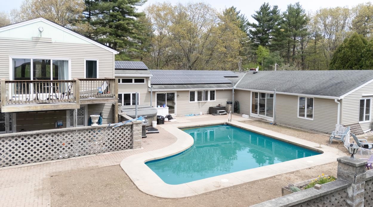 131 Bush Hill Rd, Pelham, NH 03076