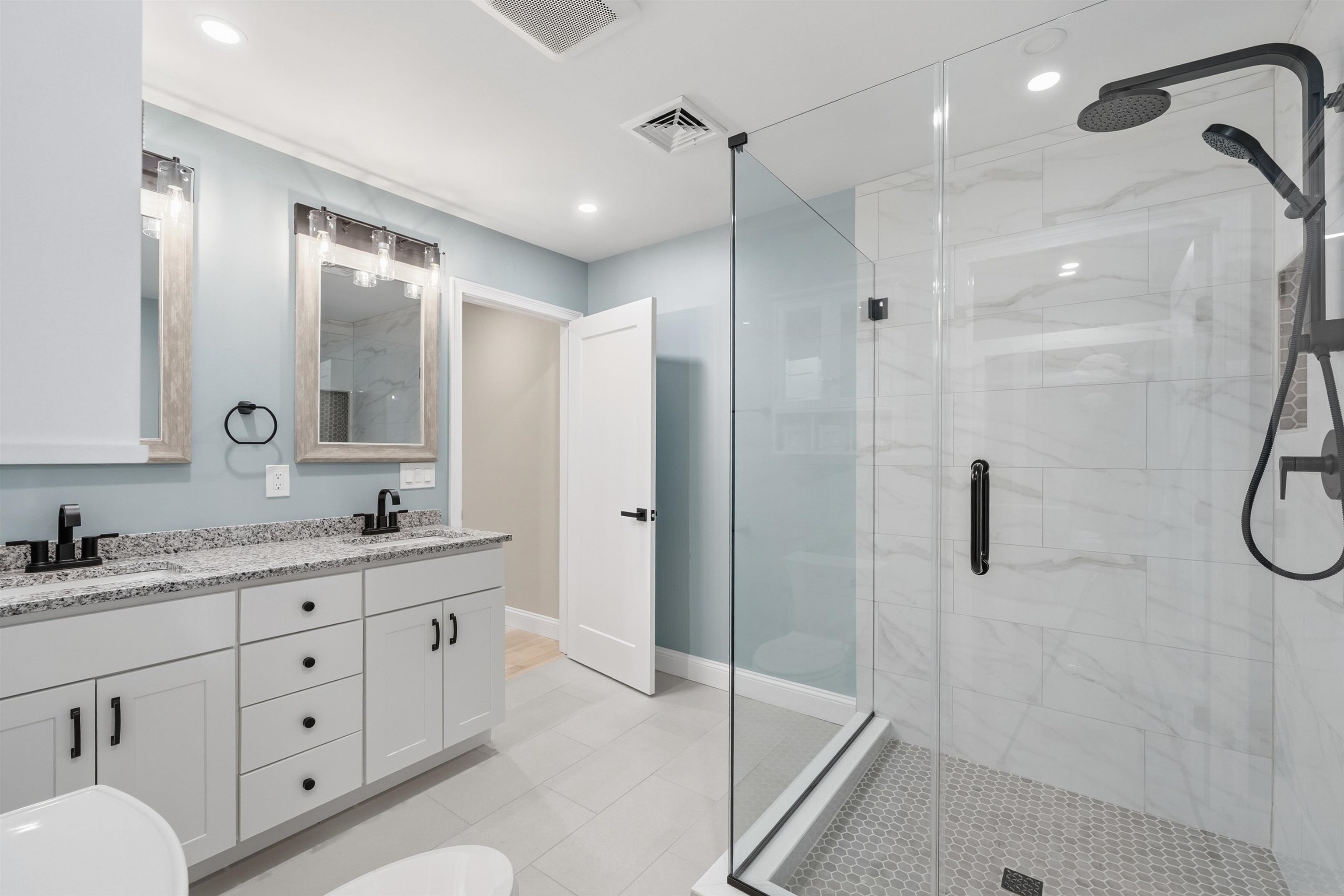 15 Walton Rd, Plaistow, NH 03865