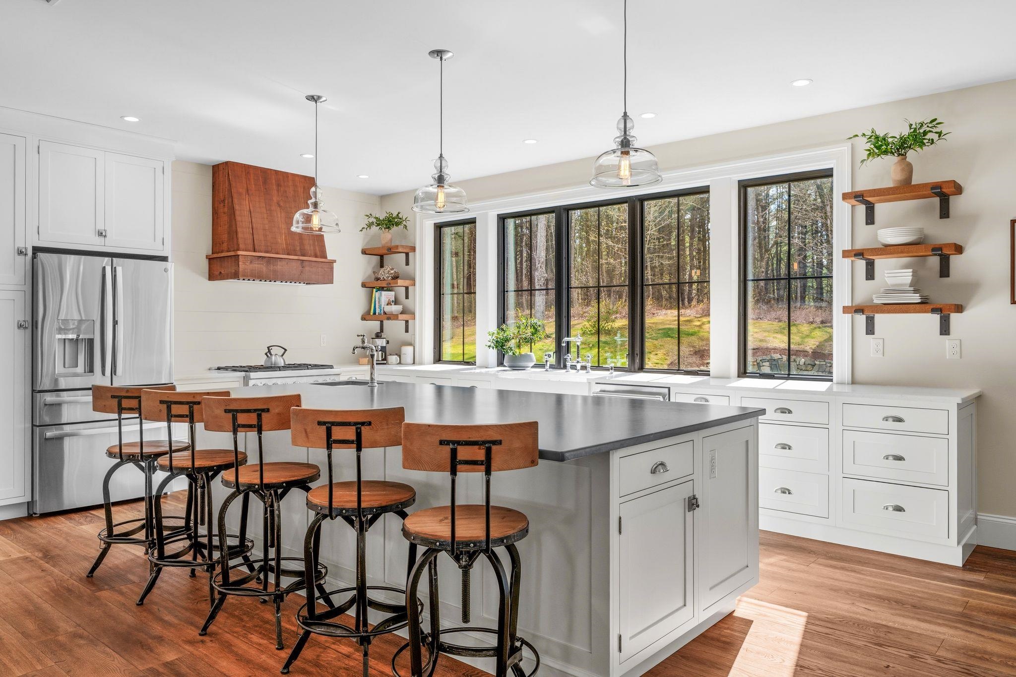 24 Old Stage Rd, Hampton Falls, NH 03844
