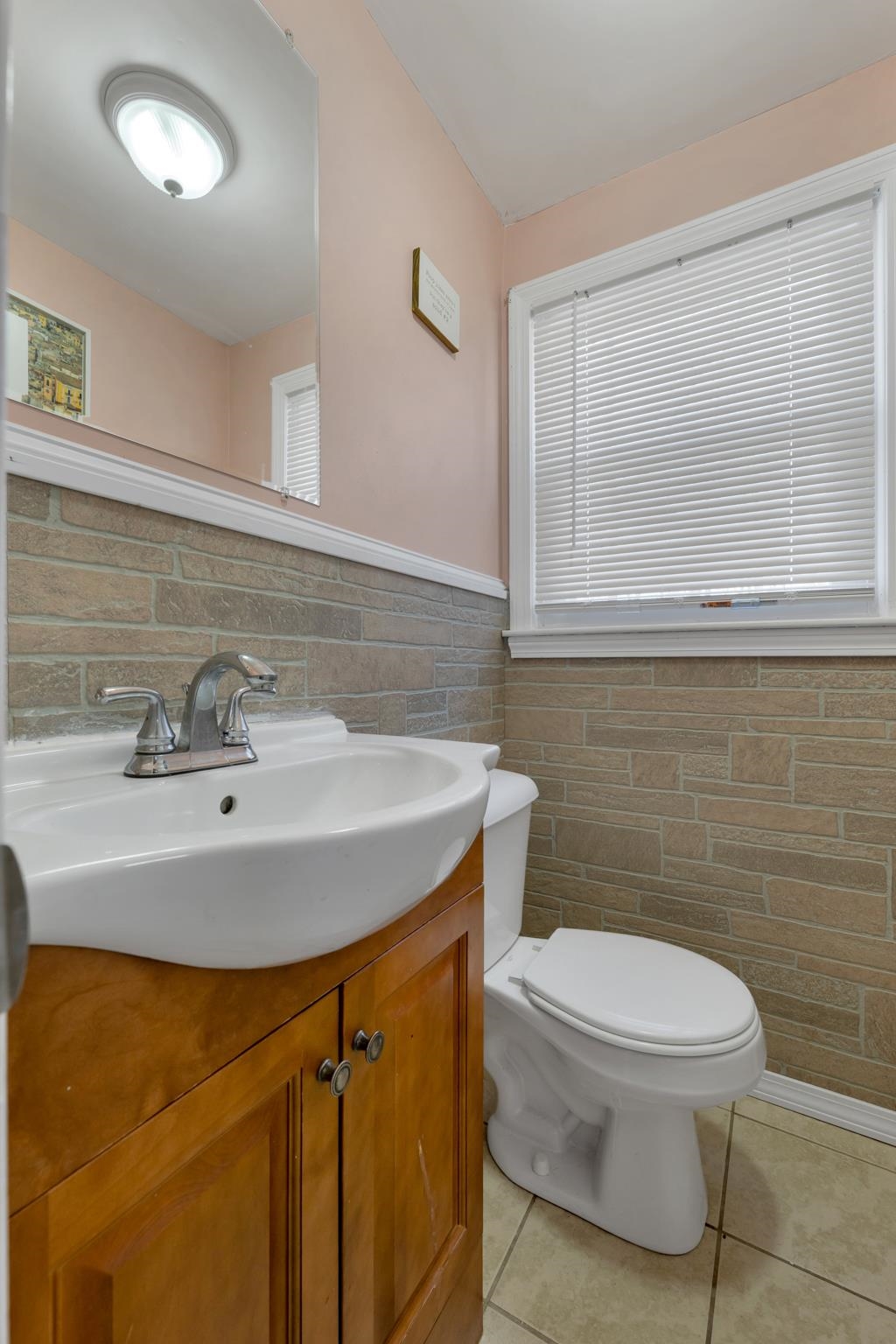 52 Boulder Dr, Londonderry, NH 03053