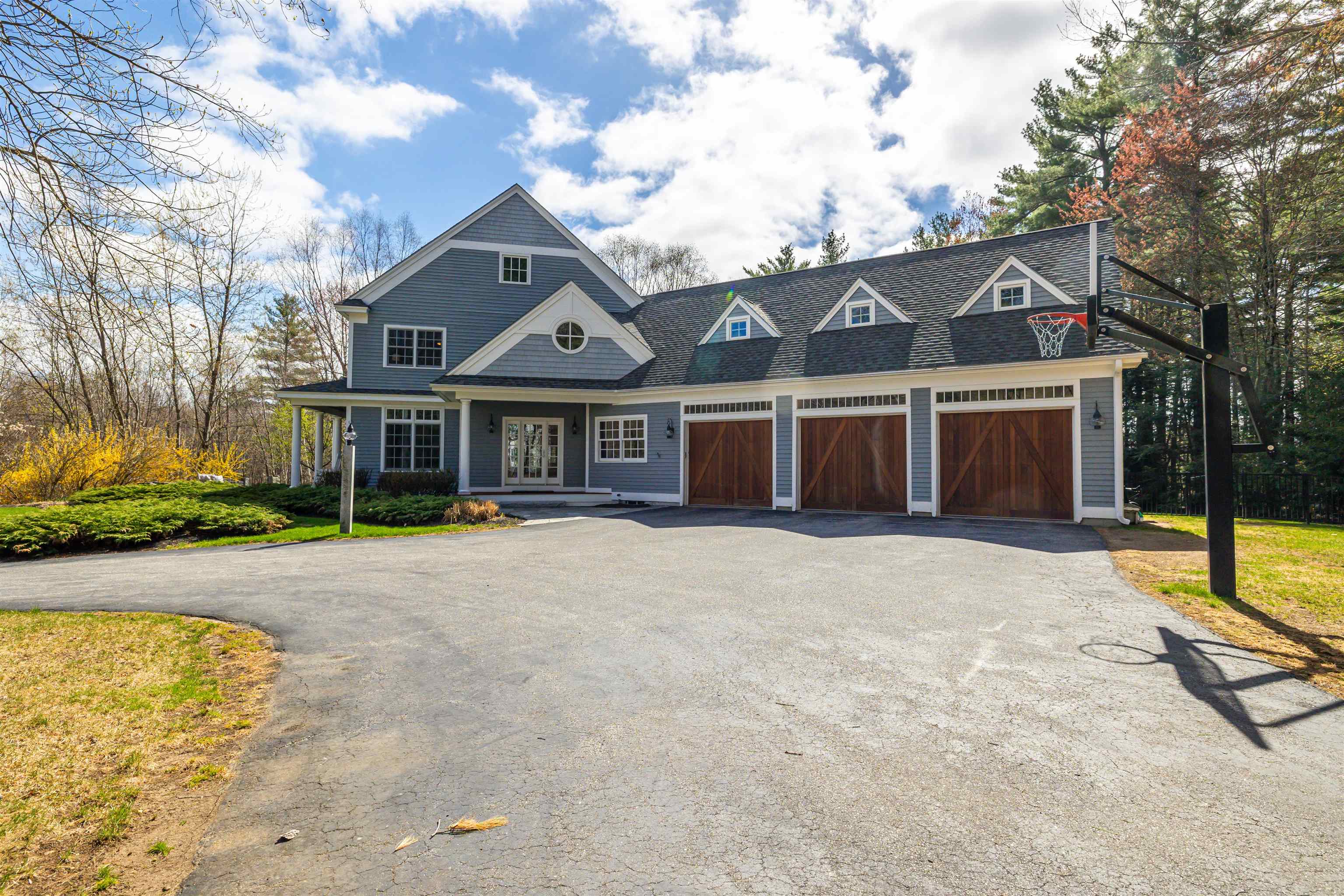 10 Checkerberry Ln, Concord, NH 03301