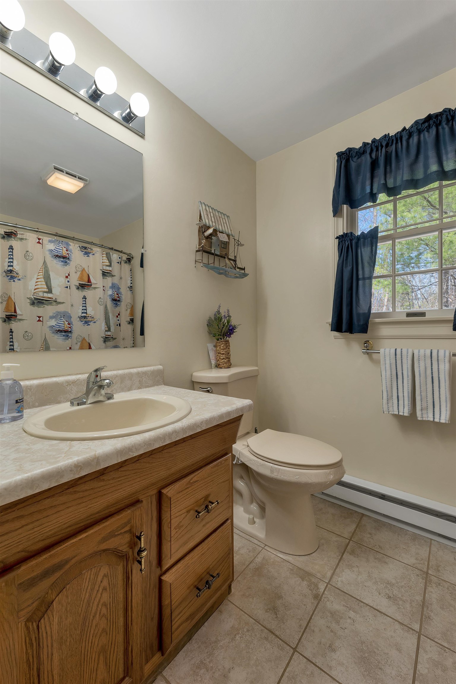 Big linen closet too!