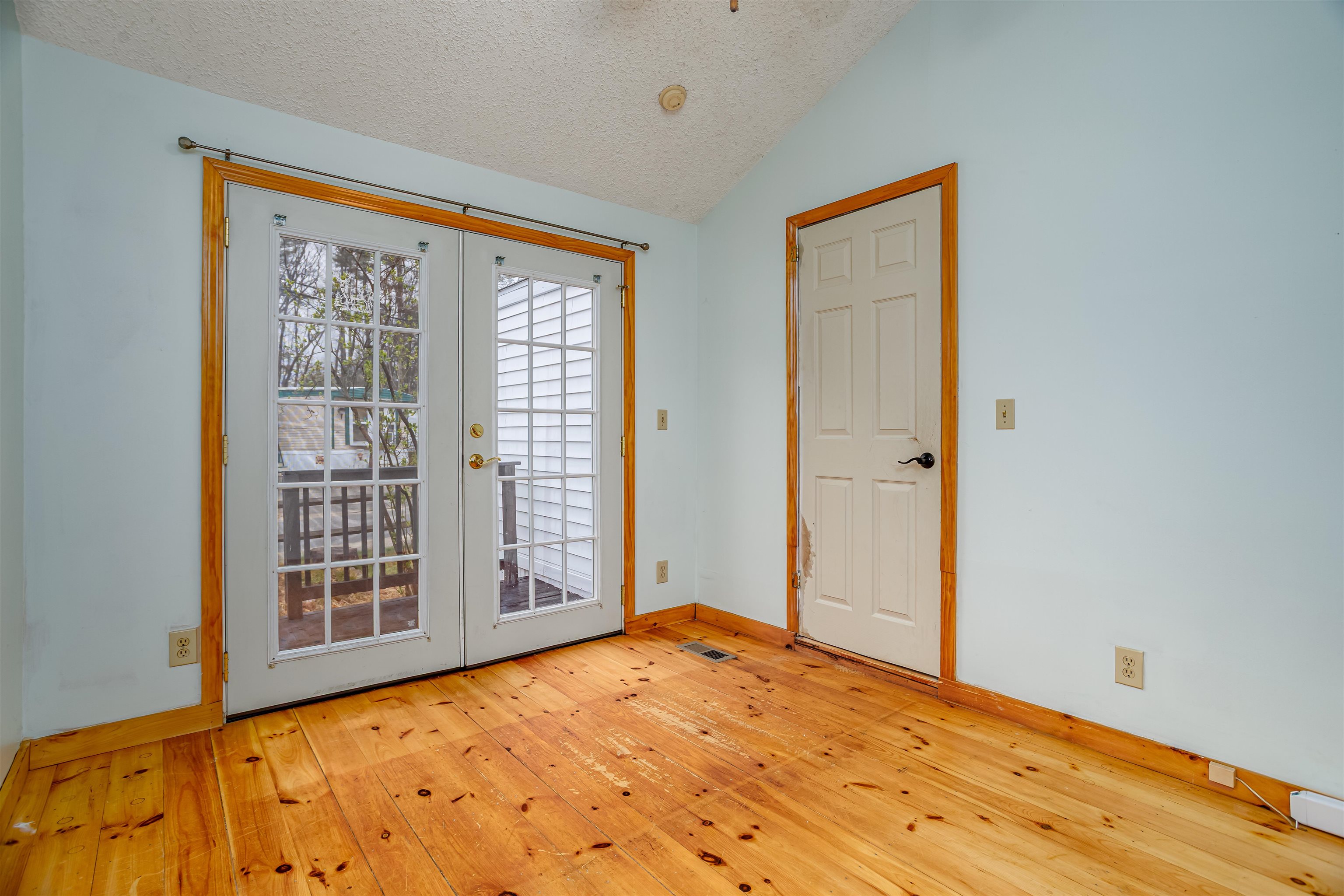 146 Pineland Park Rd, Milton, NH 03851