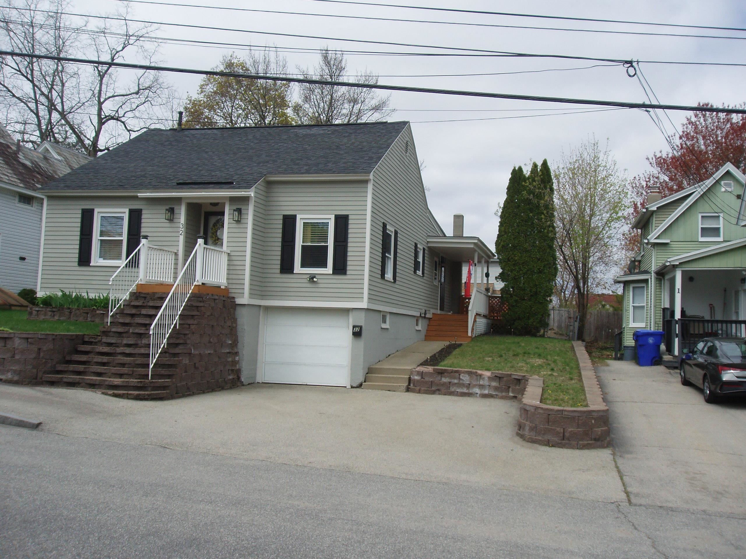 32 Morgan St, Manchester, NH 03102-3435