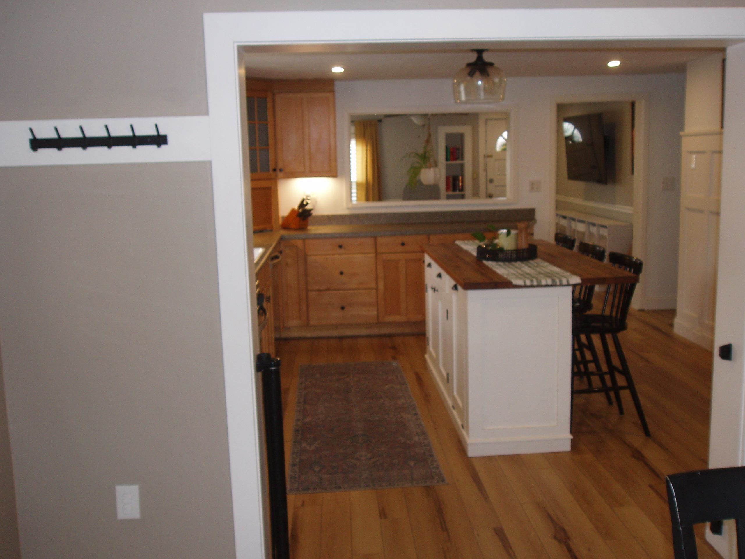 32 Morgan St, Manchester, NH 03102-3435