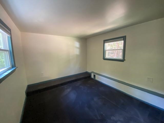Larger bedroom 25149073