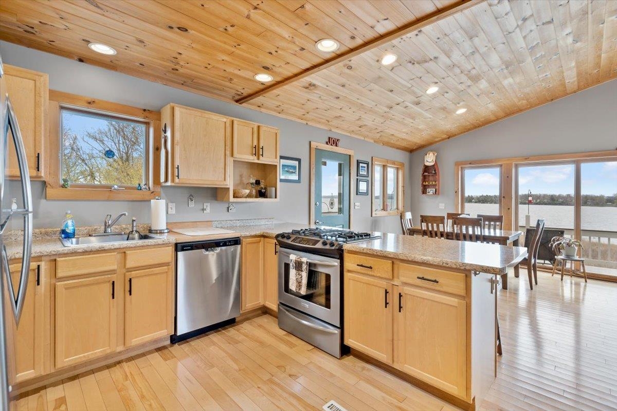68 Whitecap Rd, Colchester, VT 05446