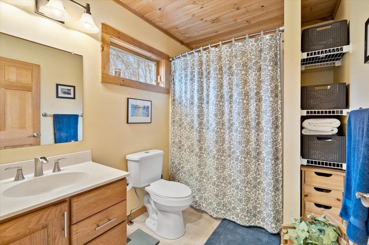 68 Whitecap Rd, Colchester, VT 05446