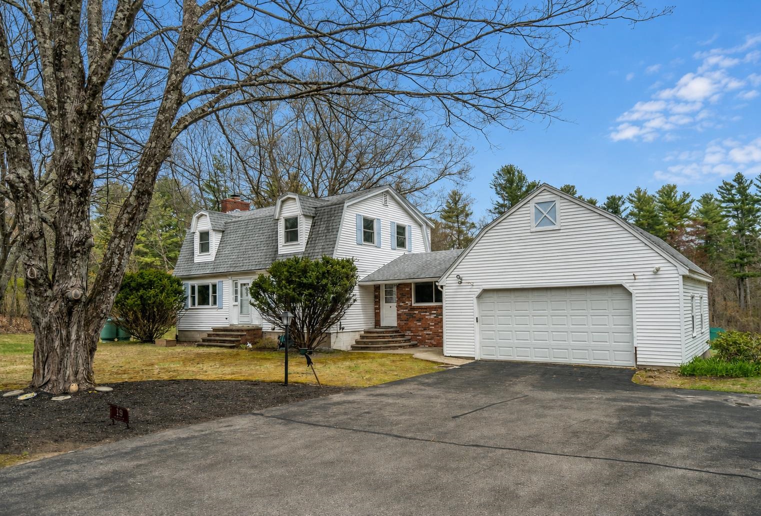 19 Dutton Rd, Pelham, NH 03076