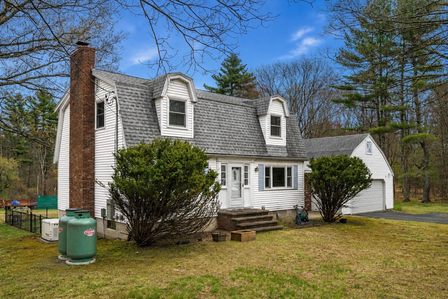 19 Dutton Rd, Pelham, NH 03076