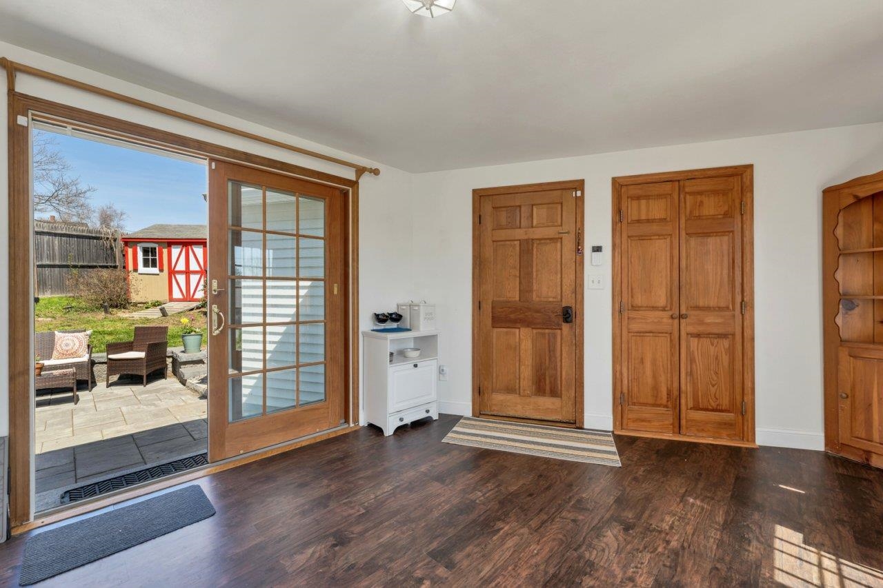 9 Old Lakeview Ter, Wolfeboro, NH 03894