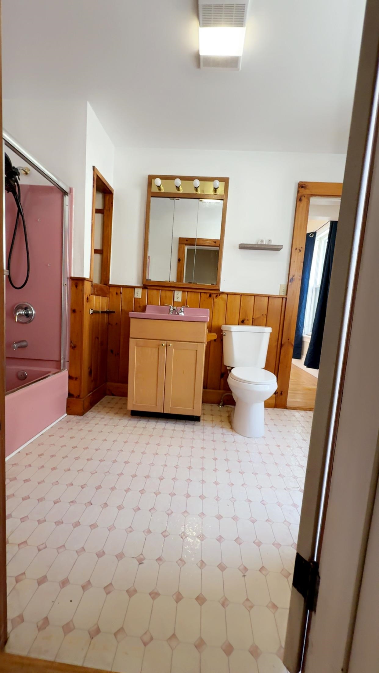 12 Prospect St, Hinsdale, NH 03451