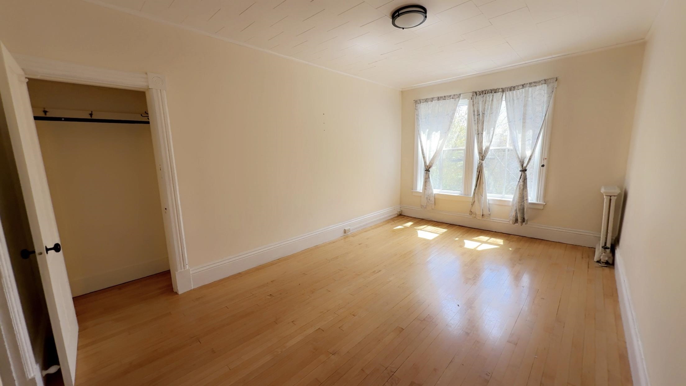 12 Prospect St, Hinsdale, NH 03451