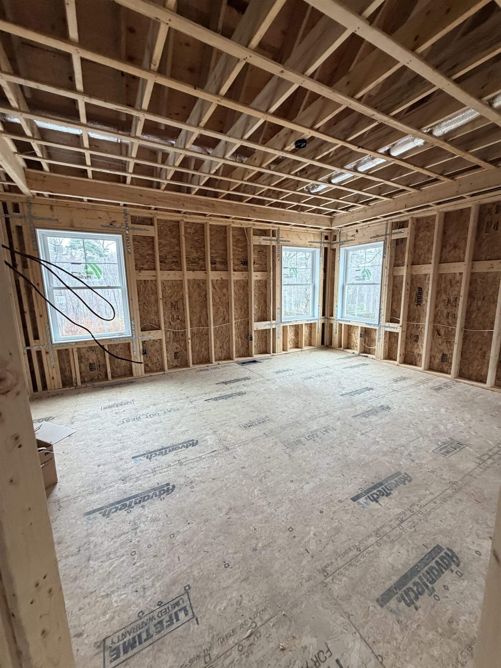 110 Laurel Rd, Hooksett, NH 03106