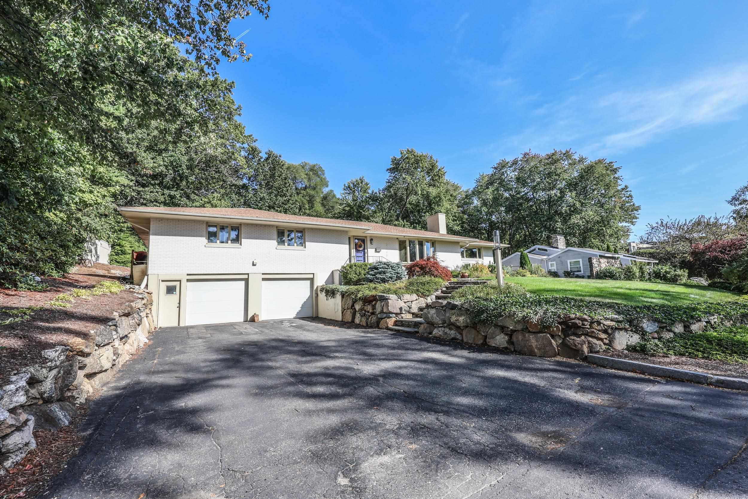 2605 Elm St, Manchester, NH 03104