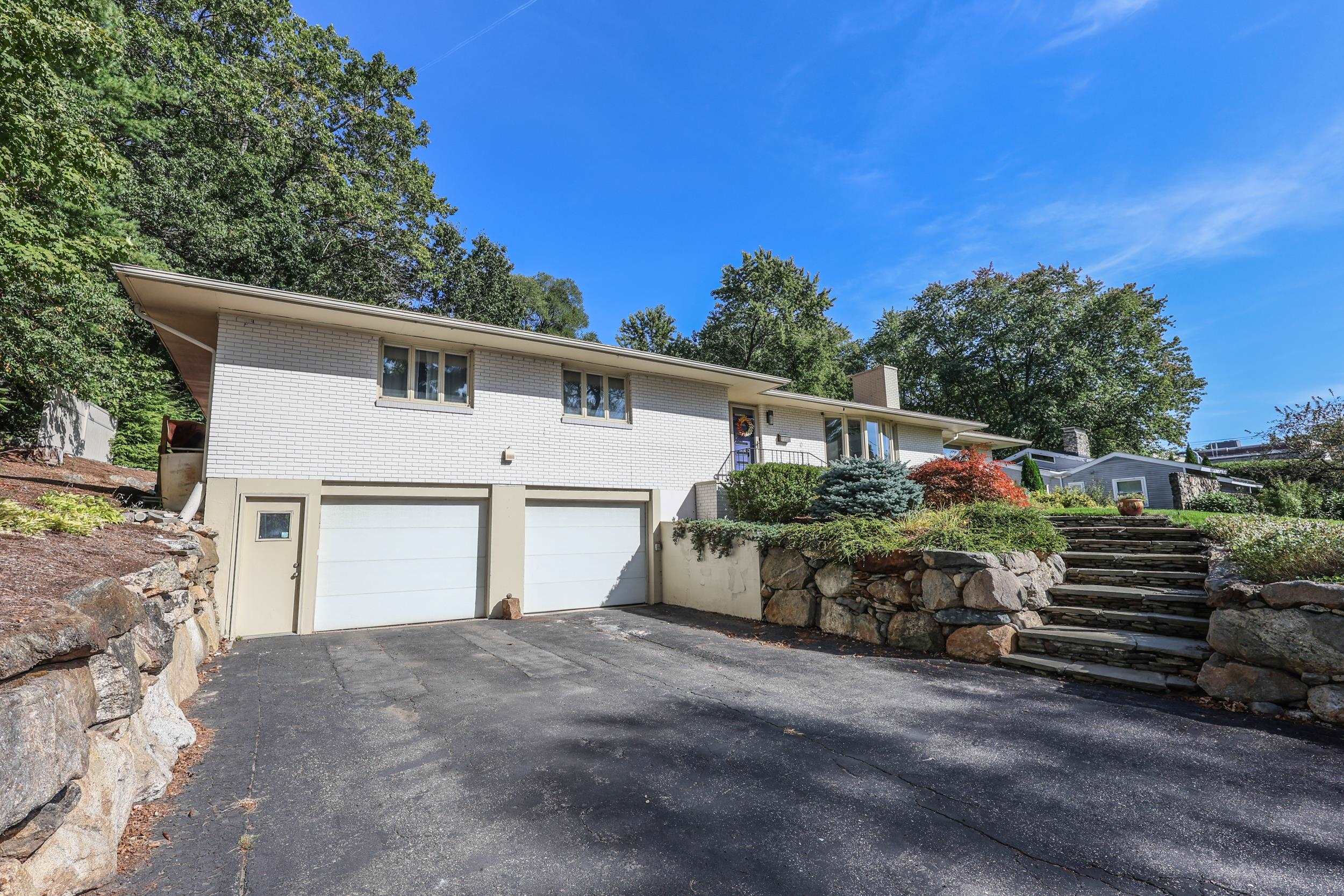 2605 Elm St, Manchester, NH 03104